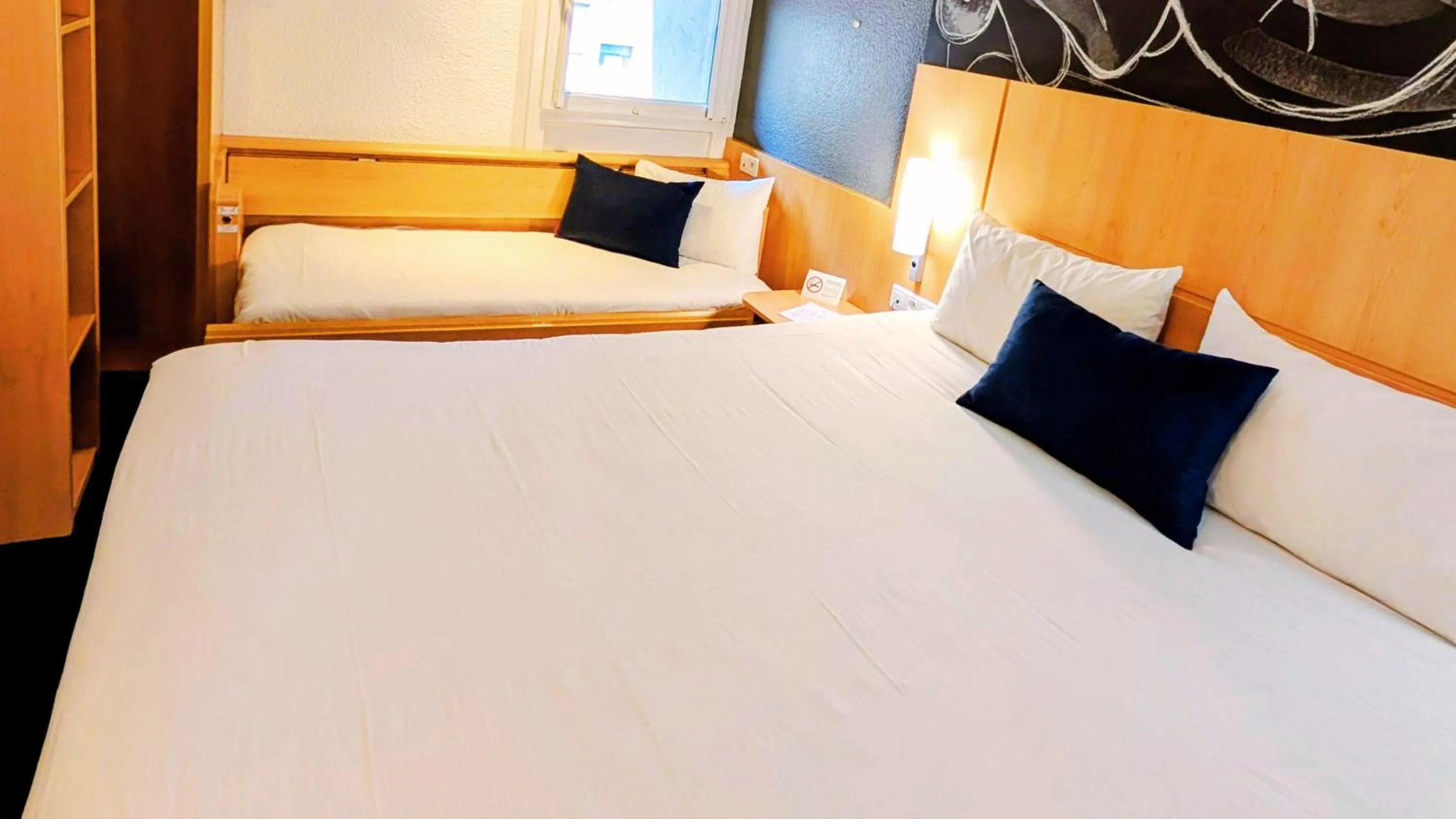 Bedroom, Bed in ibis Grenoble Centre Bastille