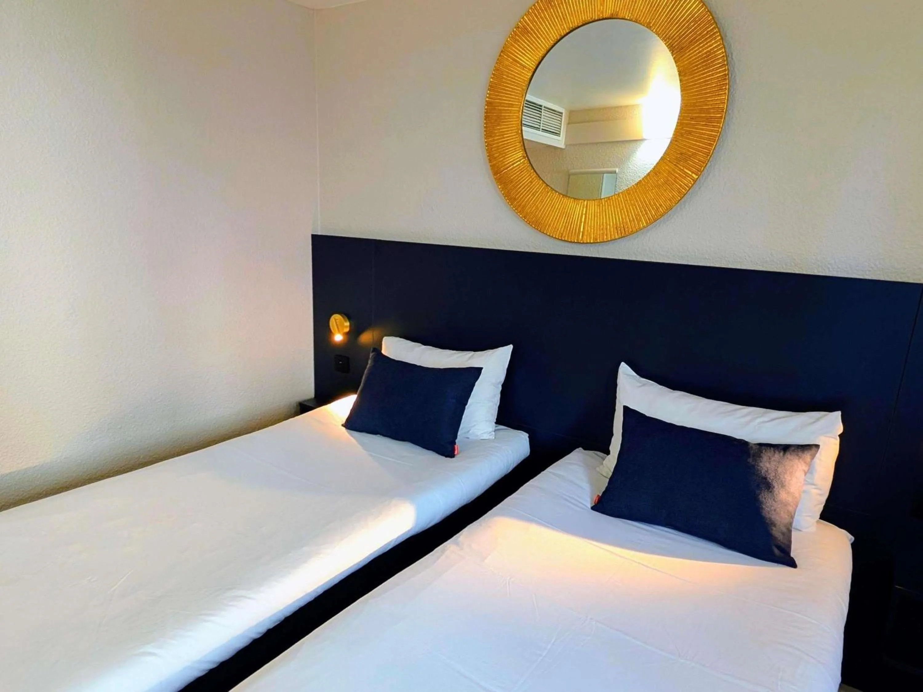 Bedroom, Bed in ibis Grenoble Centre Bastille