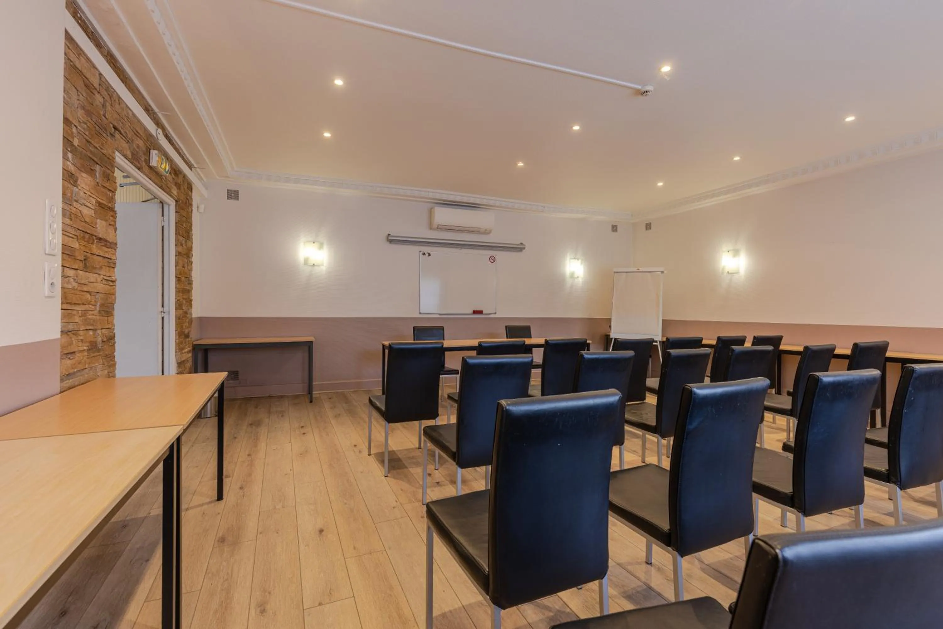 Property building in The Originals City, Hôtel de Bordeaux, Bergerac centre