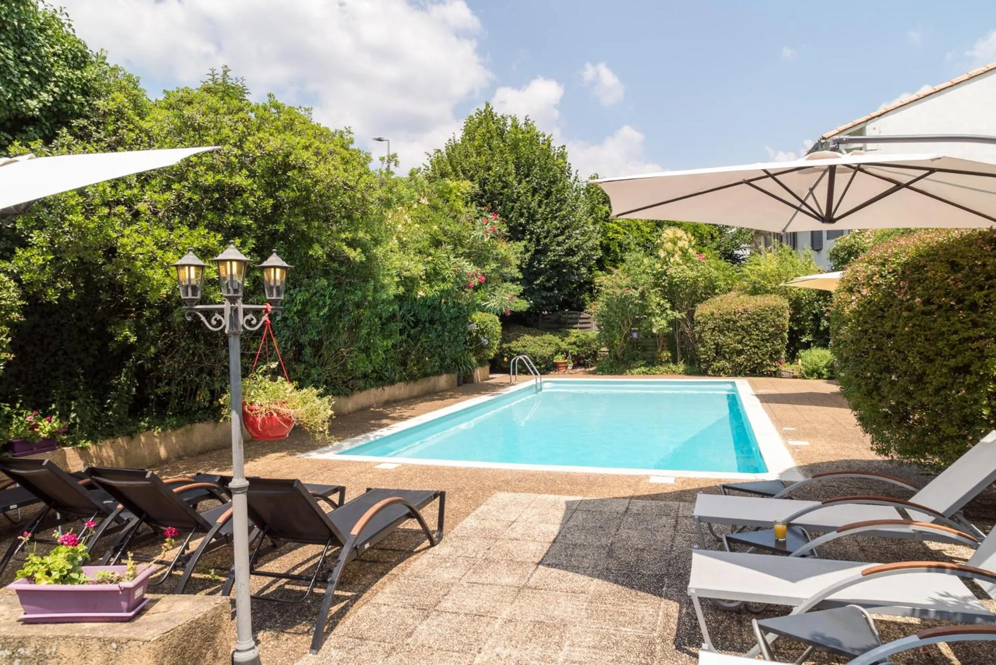 Swimming pool in The Originals City, Hôtel de Bordeaux, Bergerac centre