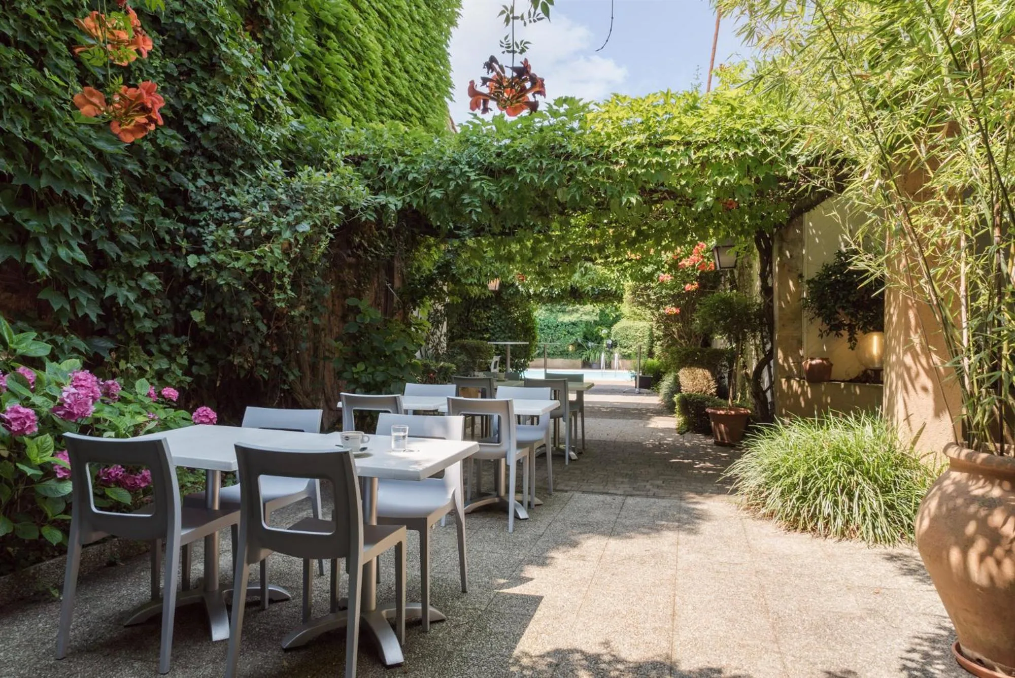 Patio in The Originals City, Hôtel de Bordeaux, Bergerac centre