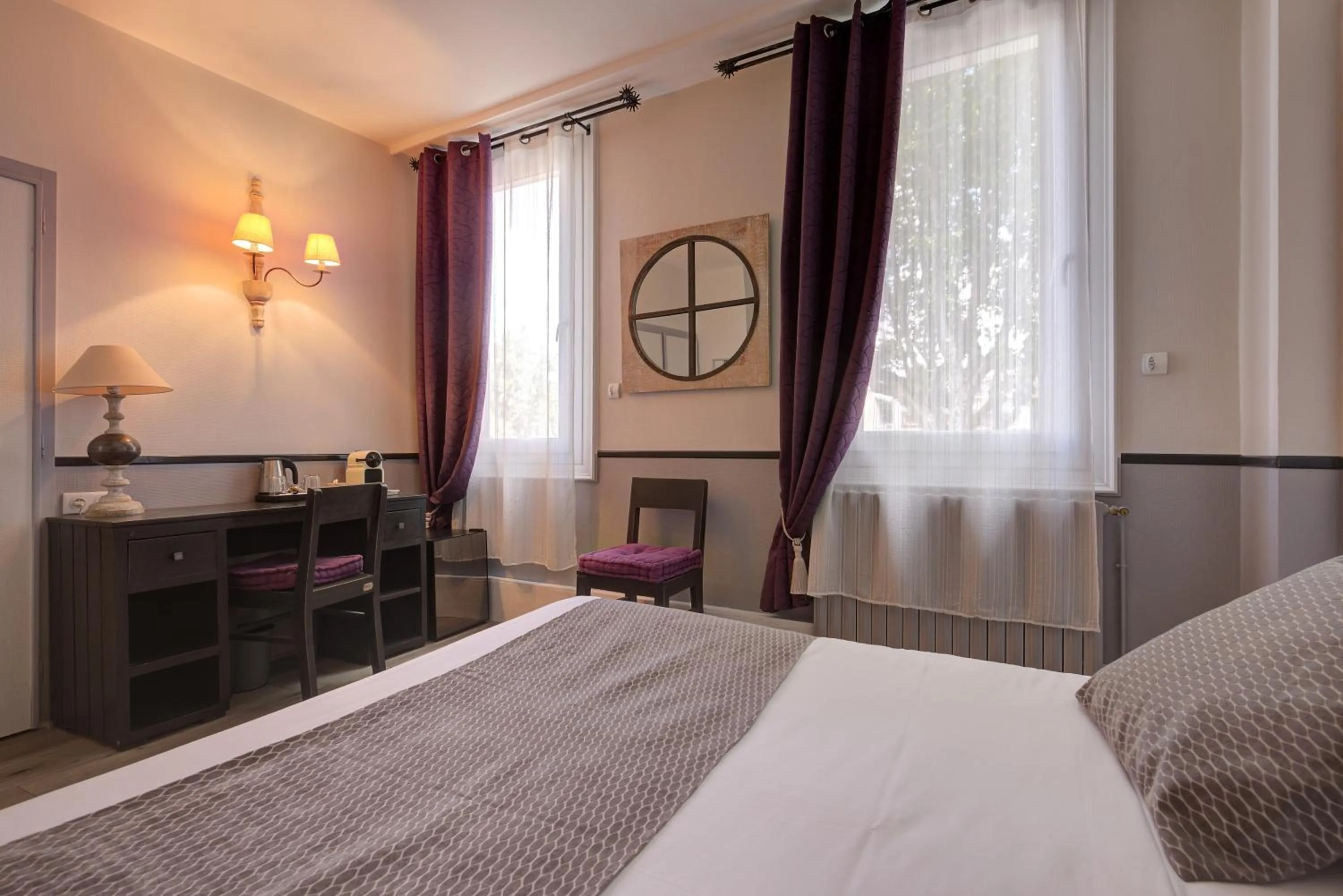 Property building, Bed in The Originals City, Hôtel de Bordeaux, Bergerac centre