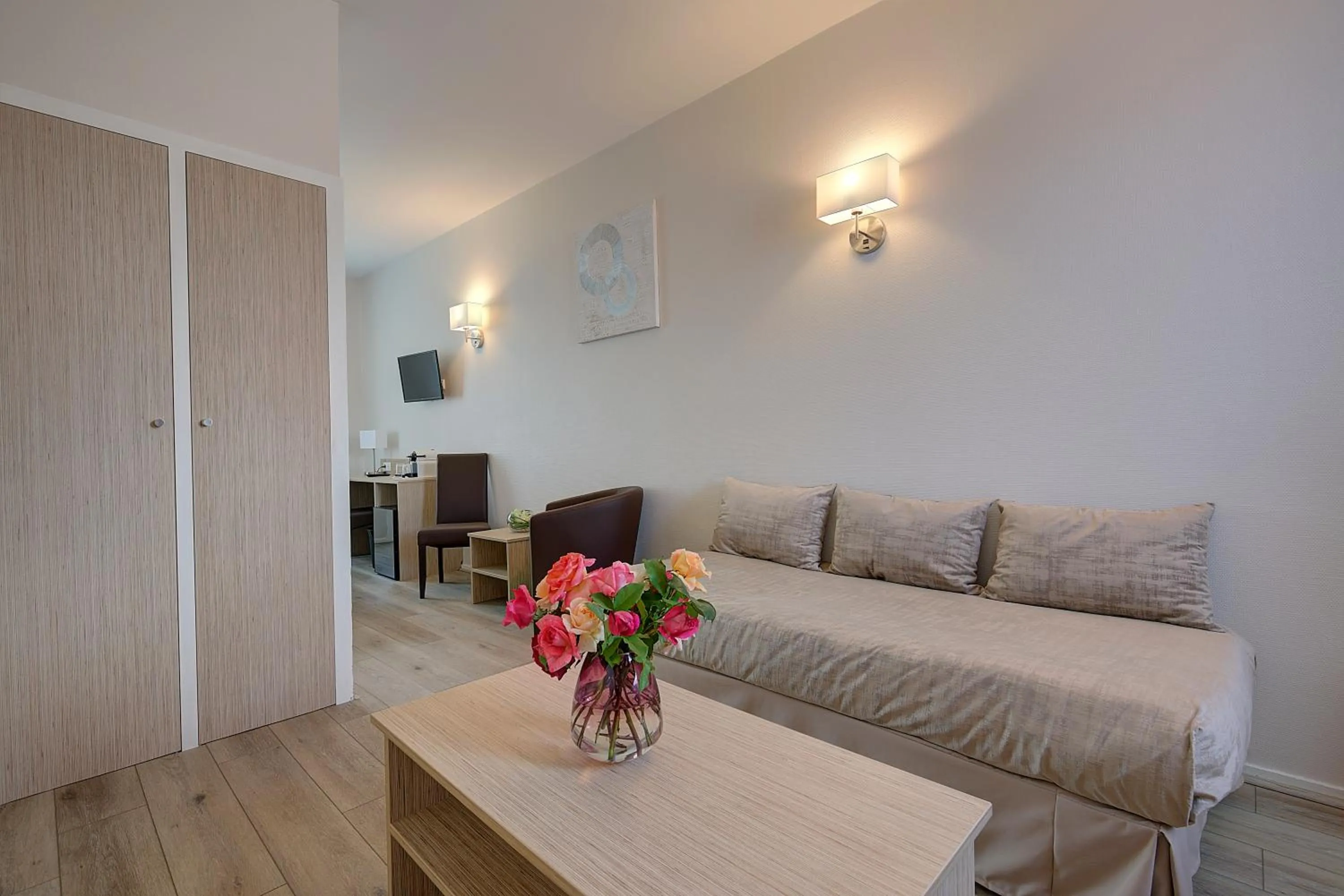 Seating area in The Originals City, Hôtel de Bordeaux, Bergerac centre
