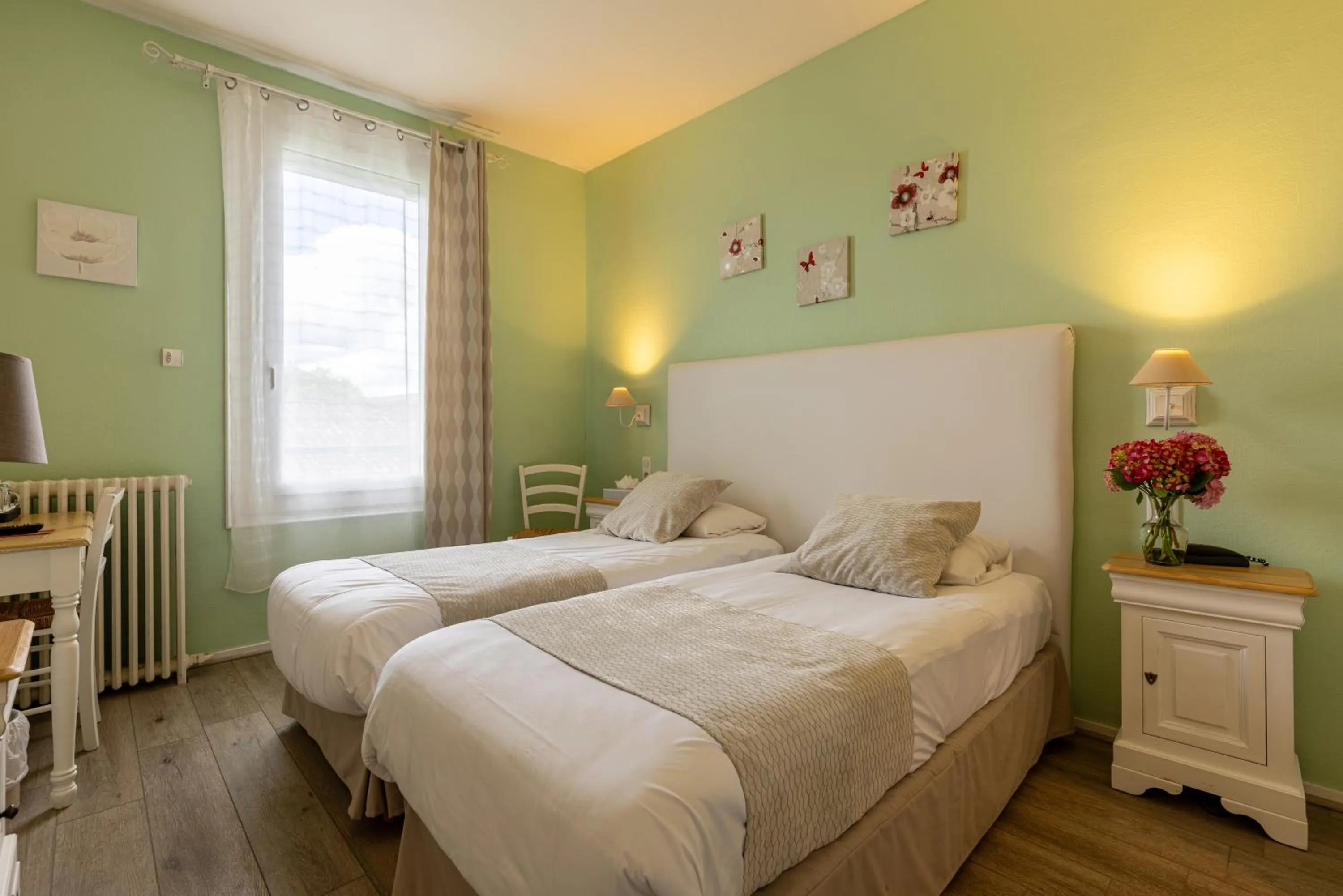 Property building, Bed in The Originals City, Hôtel de Bordeaux, Bergerac centre