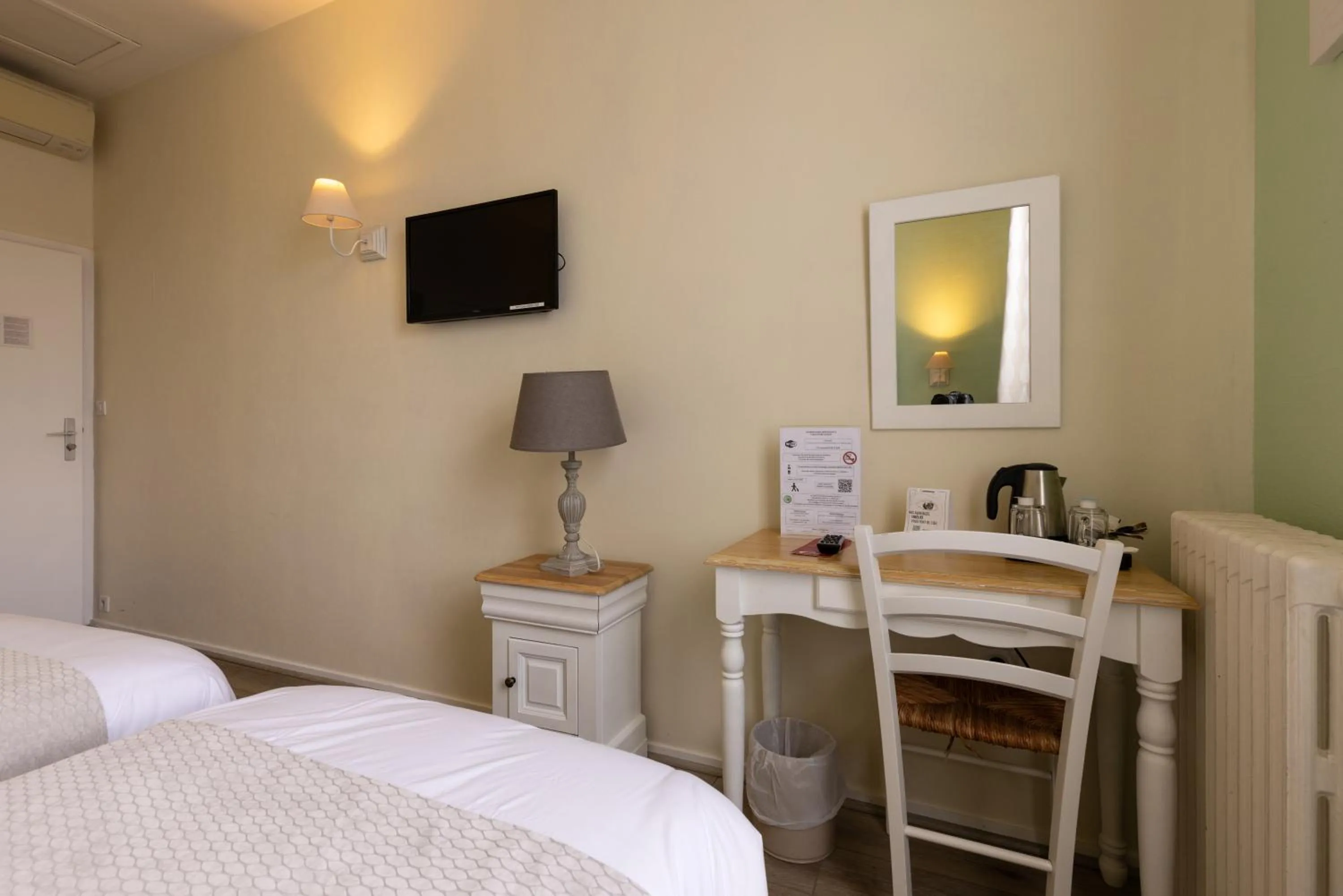 Property building, Bed in The Originals City, Hôtel de Bordeaux, Bergerac centre