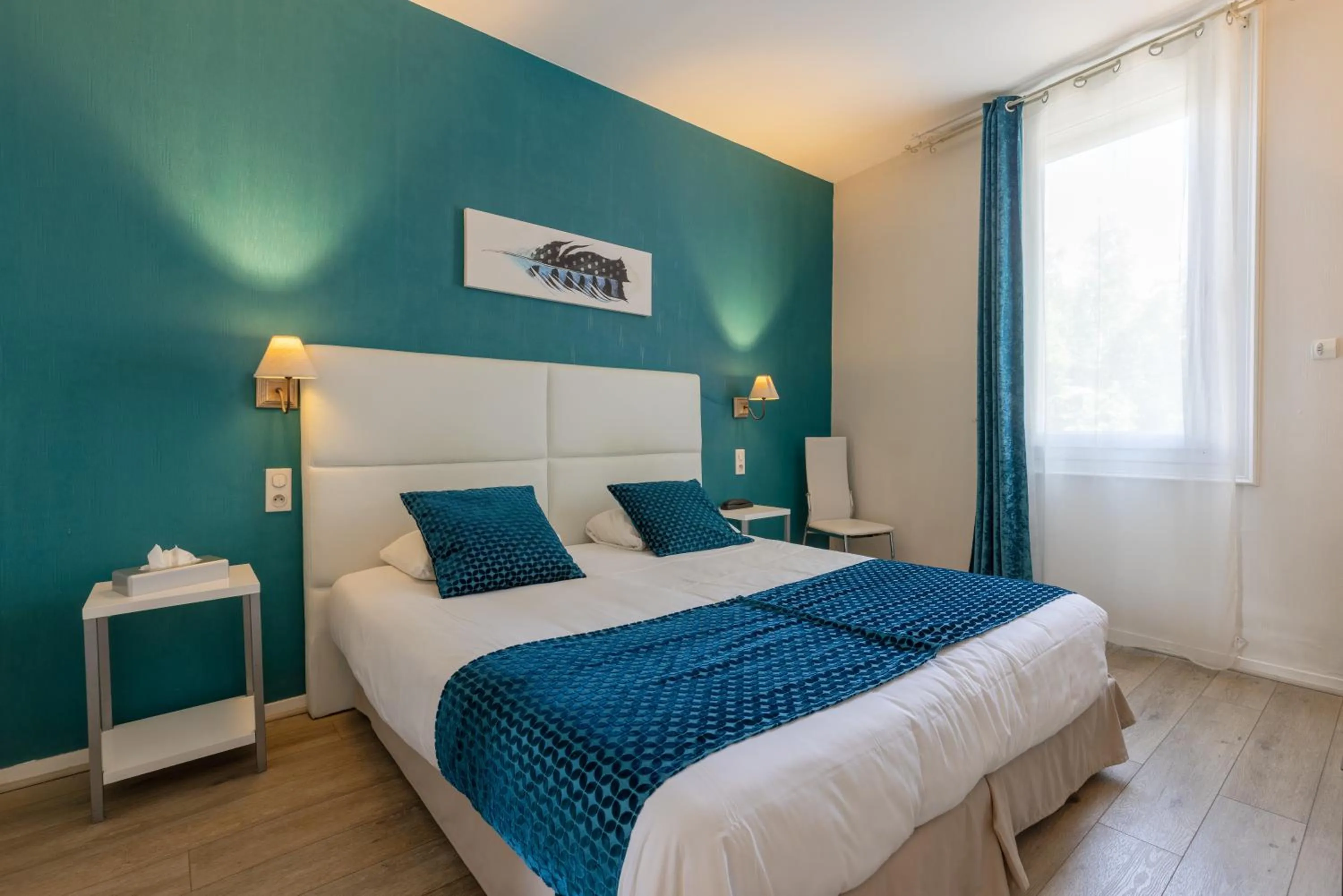 Property building, Bed in The Originals City, Hôtel de Bordeaux, Bergerac centre