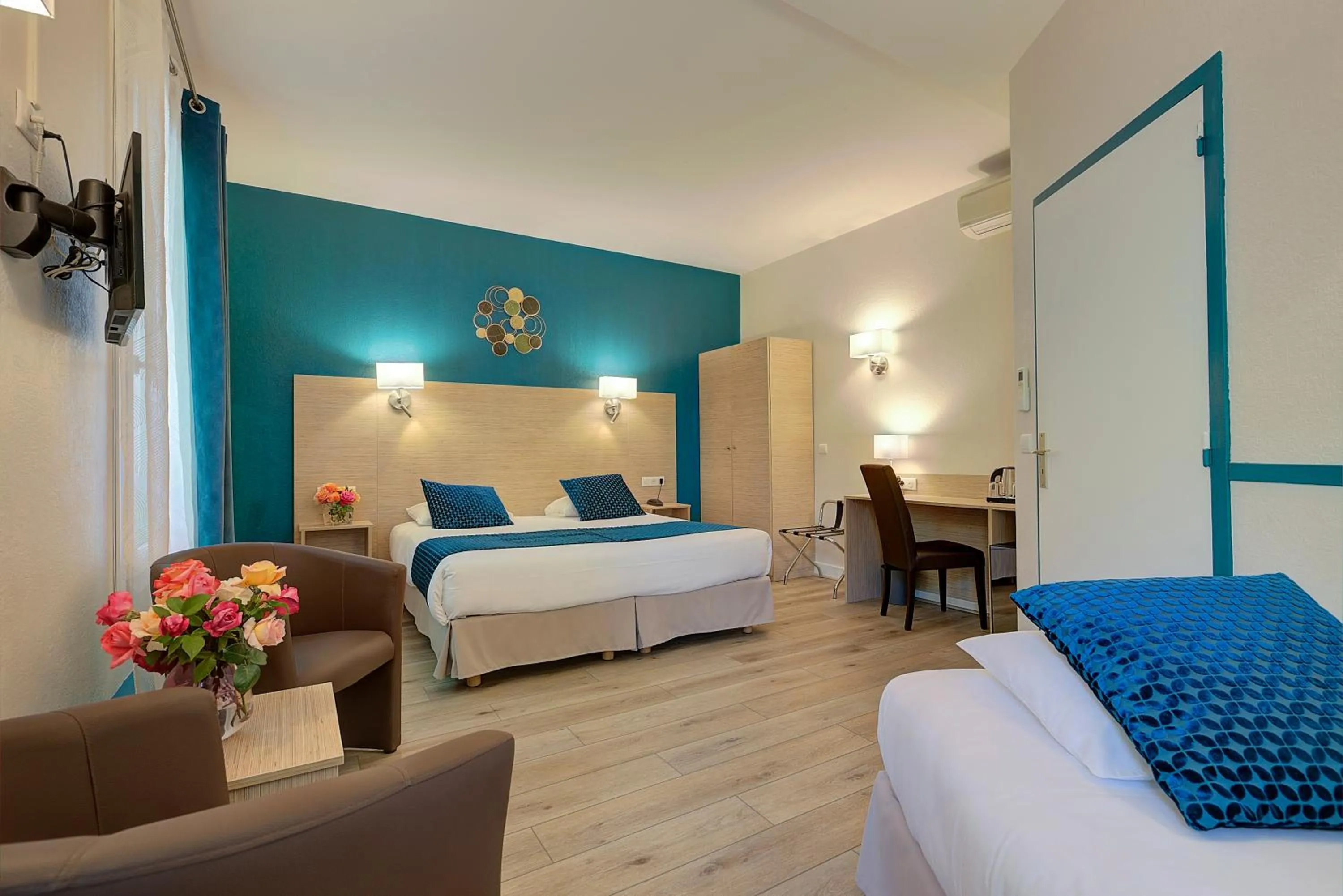 Property building, Bed in The Originals City, Hôtel de Bordeaux, Bergerac centre