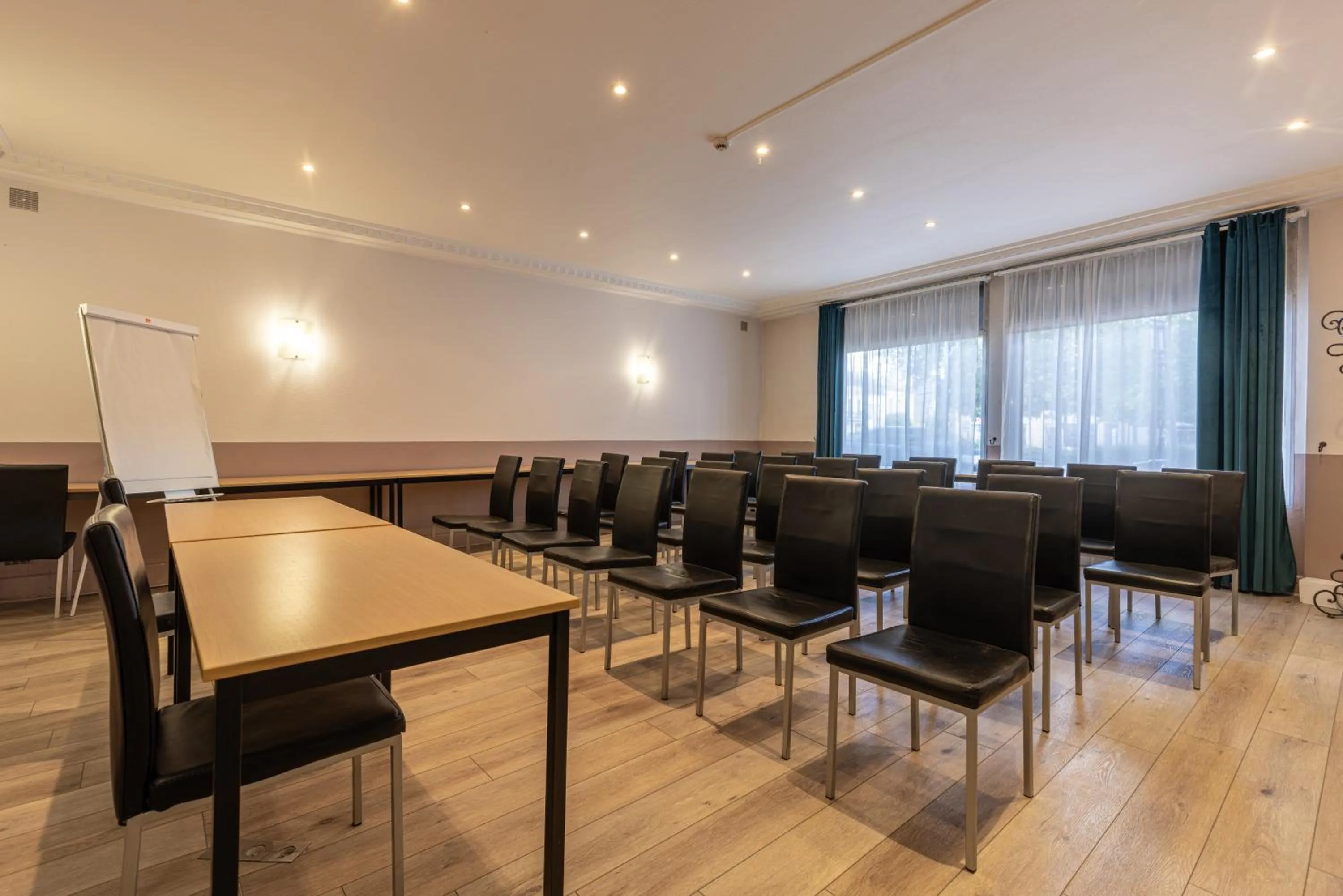 Property building in The Originals City, Hôtel de Bordeaux, Bergerac centre