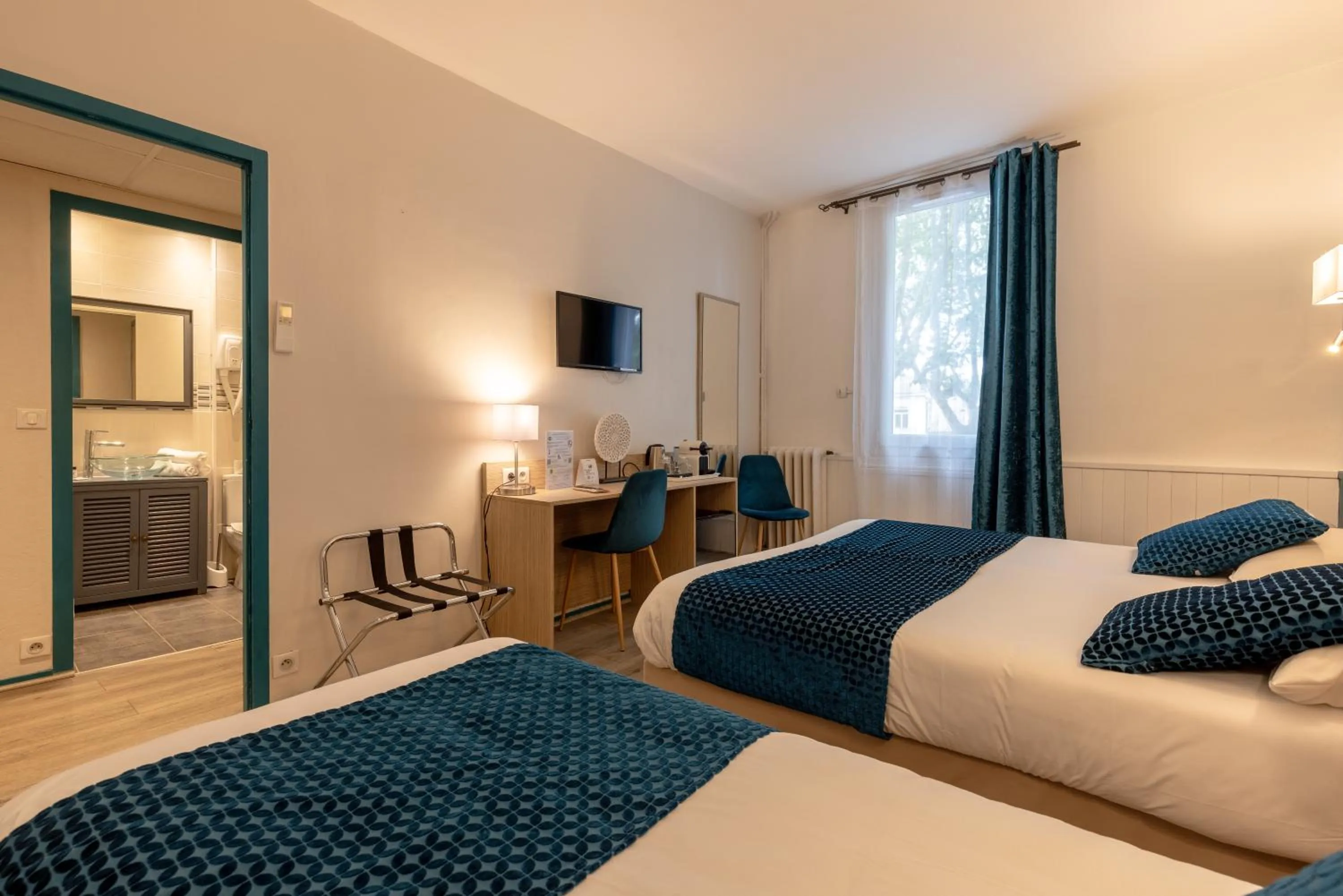 Property building, Bed in The Originals City, Hôtel de Bordeaux, Bergerac centre