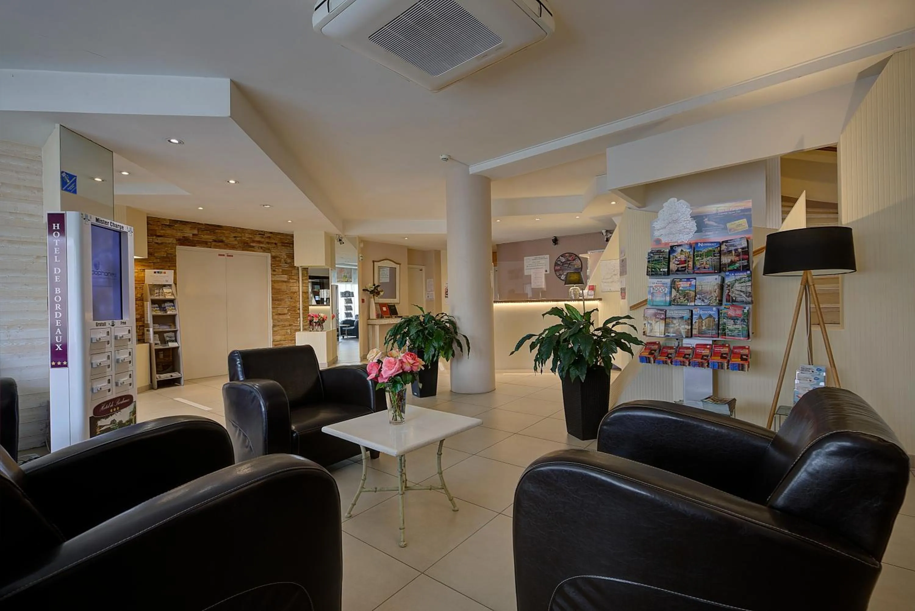 Property building in The Originals City, Hôtel de Bordeaux, Bergerac centre