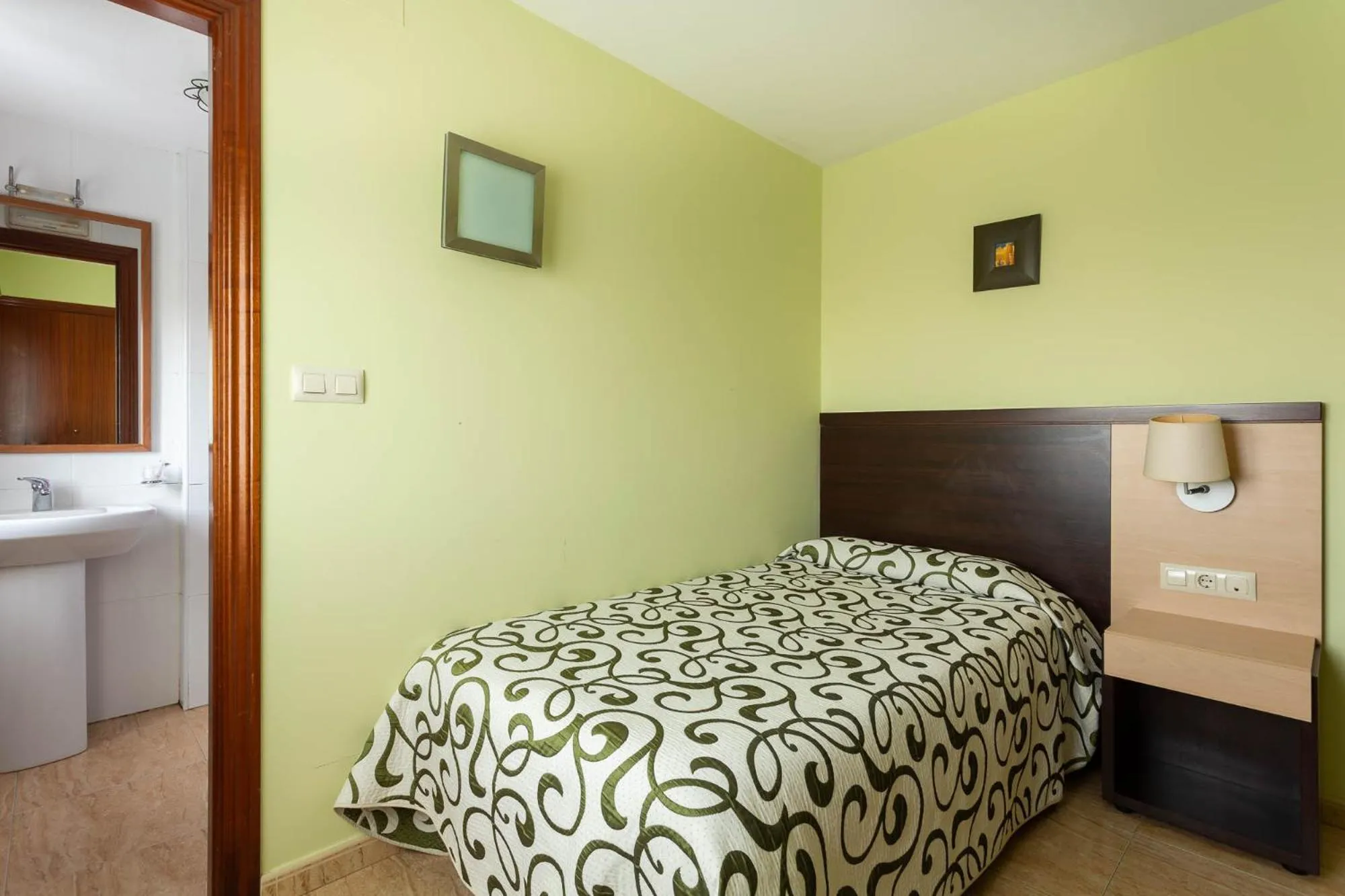 Bed in Hotel Canaima Bruma 1,5 k Camino