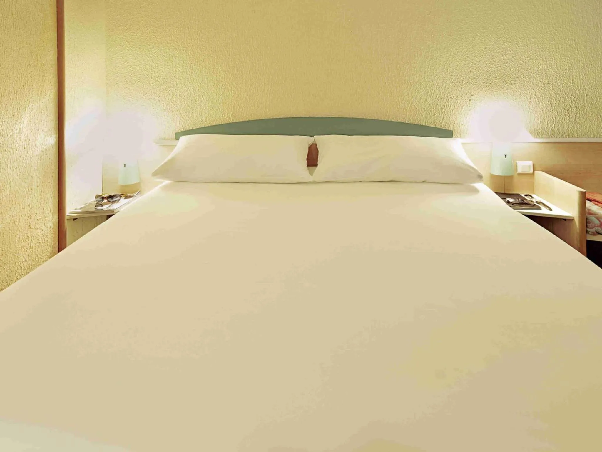 Bedroom, Bed in ibis Marseille Timone