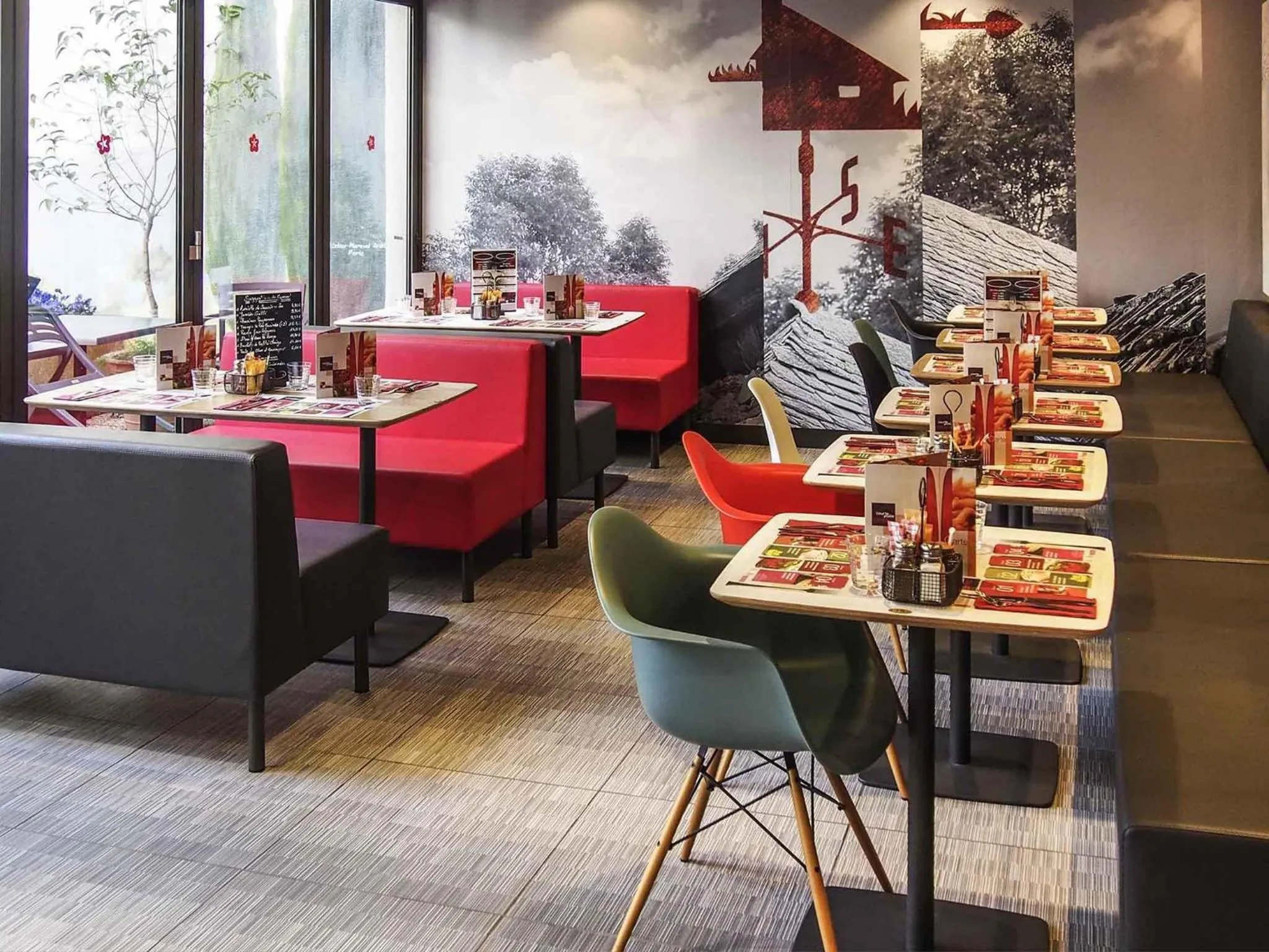 Restaurant/places to eat in ibis Marseille Timone