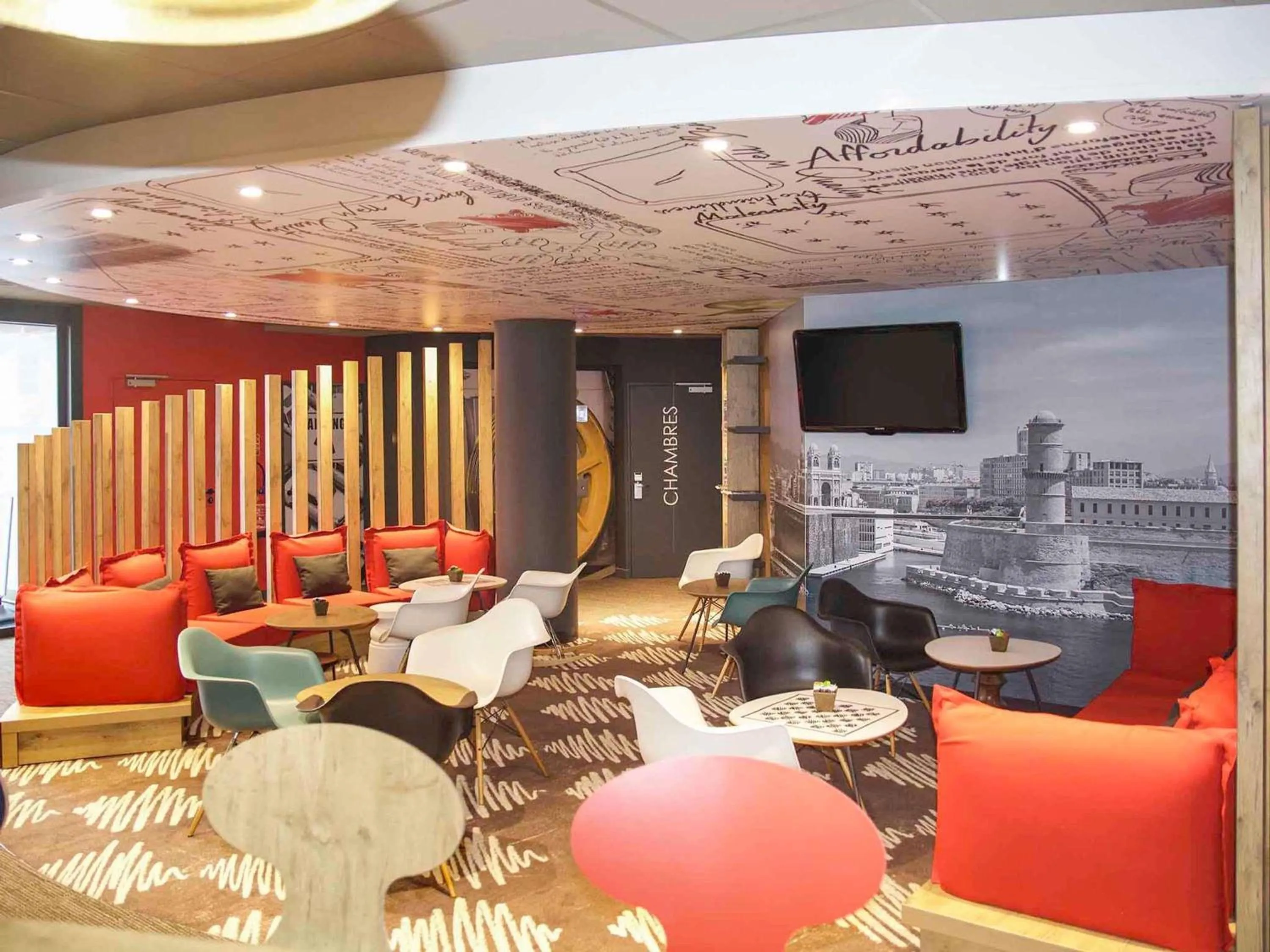 Property building in ibis Marseille Timone