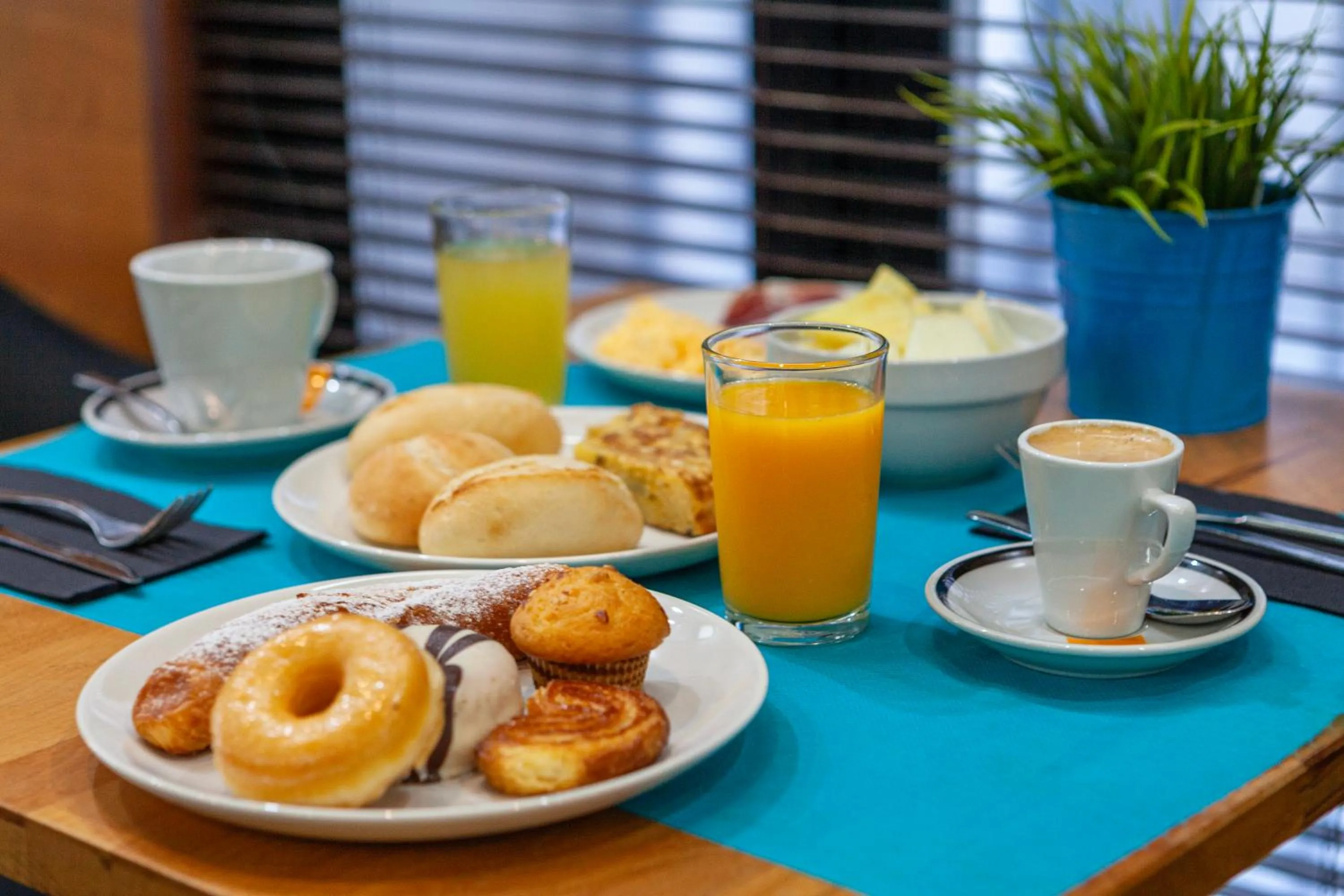 Breakfast in Olympia Consul del Mar