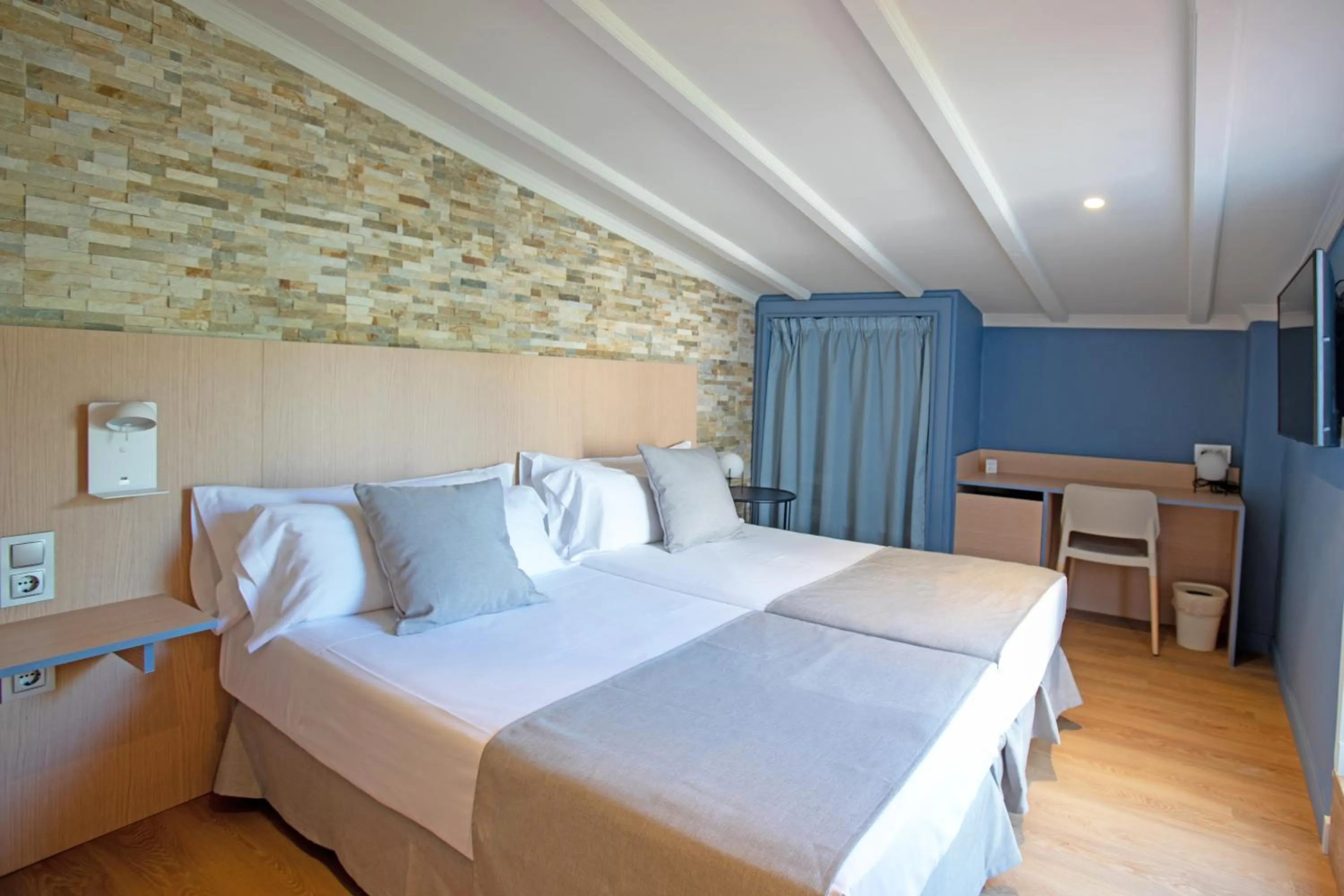 Bed in Olympia Consul del Mar