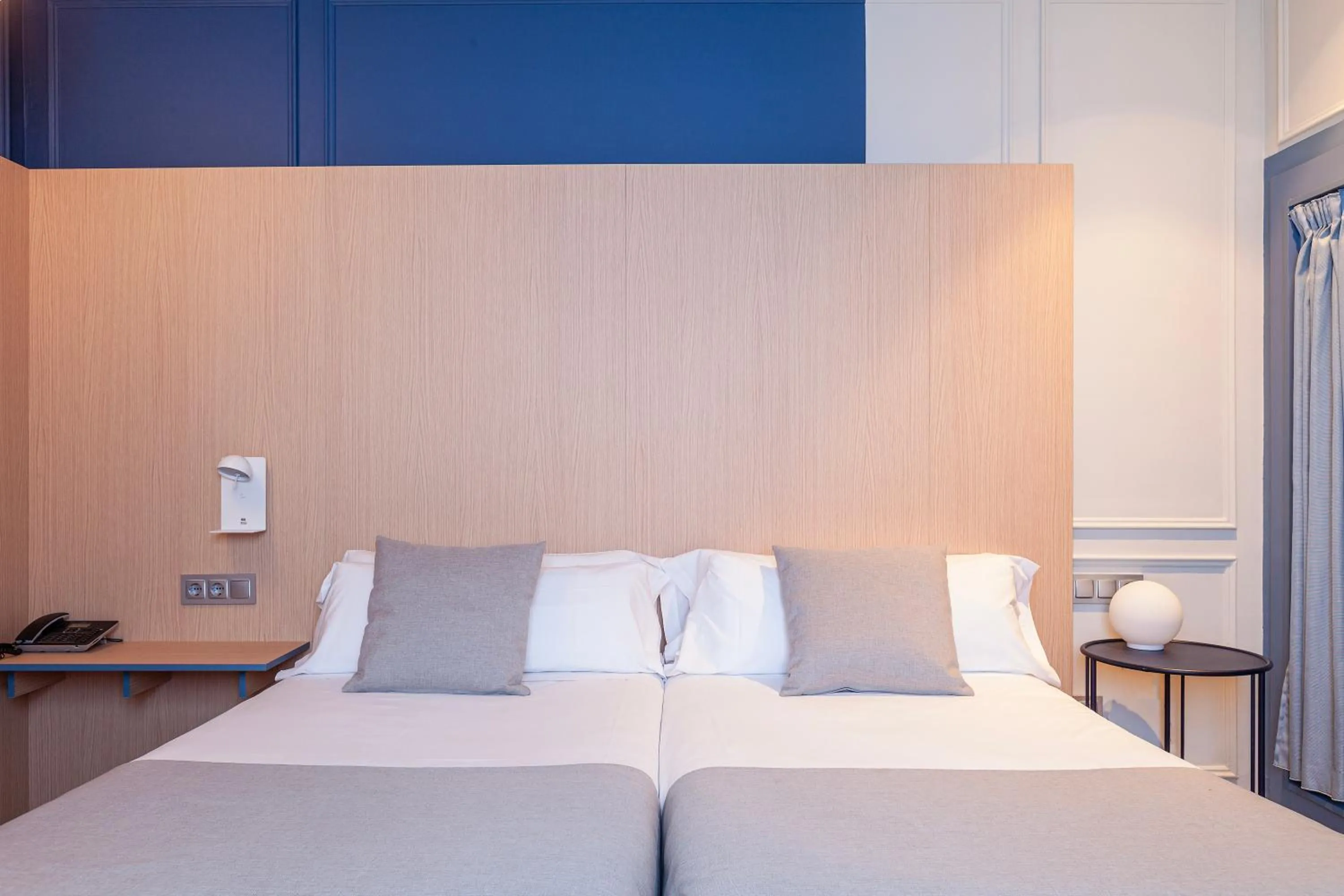 Decorative detail, Bed in Olympia Consul del Mar