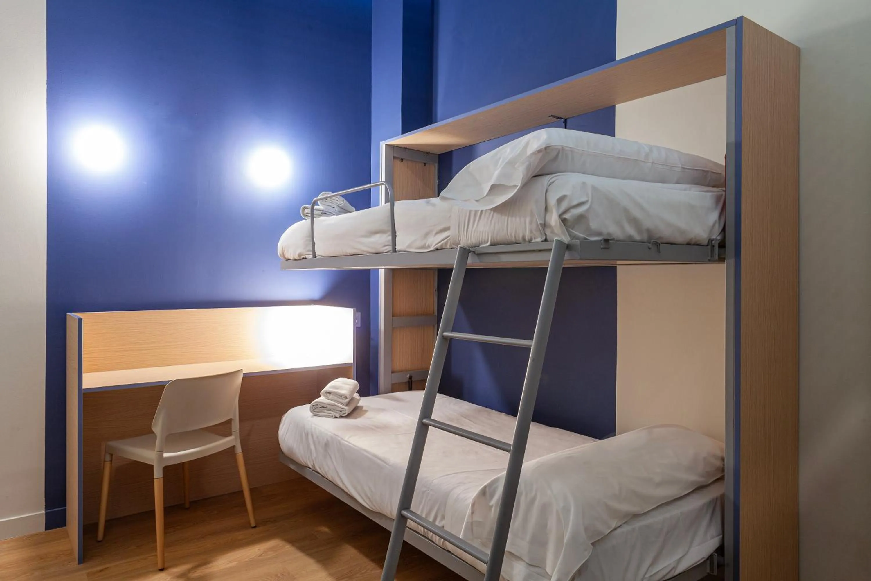 Photo of the whole room, Bed in Olympia Consul del Mar