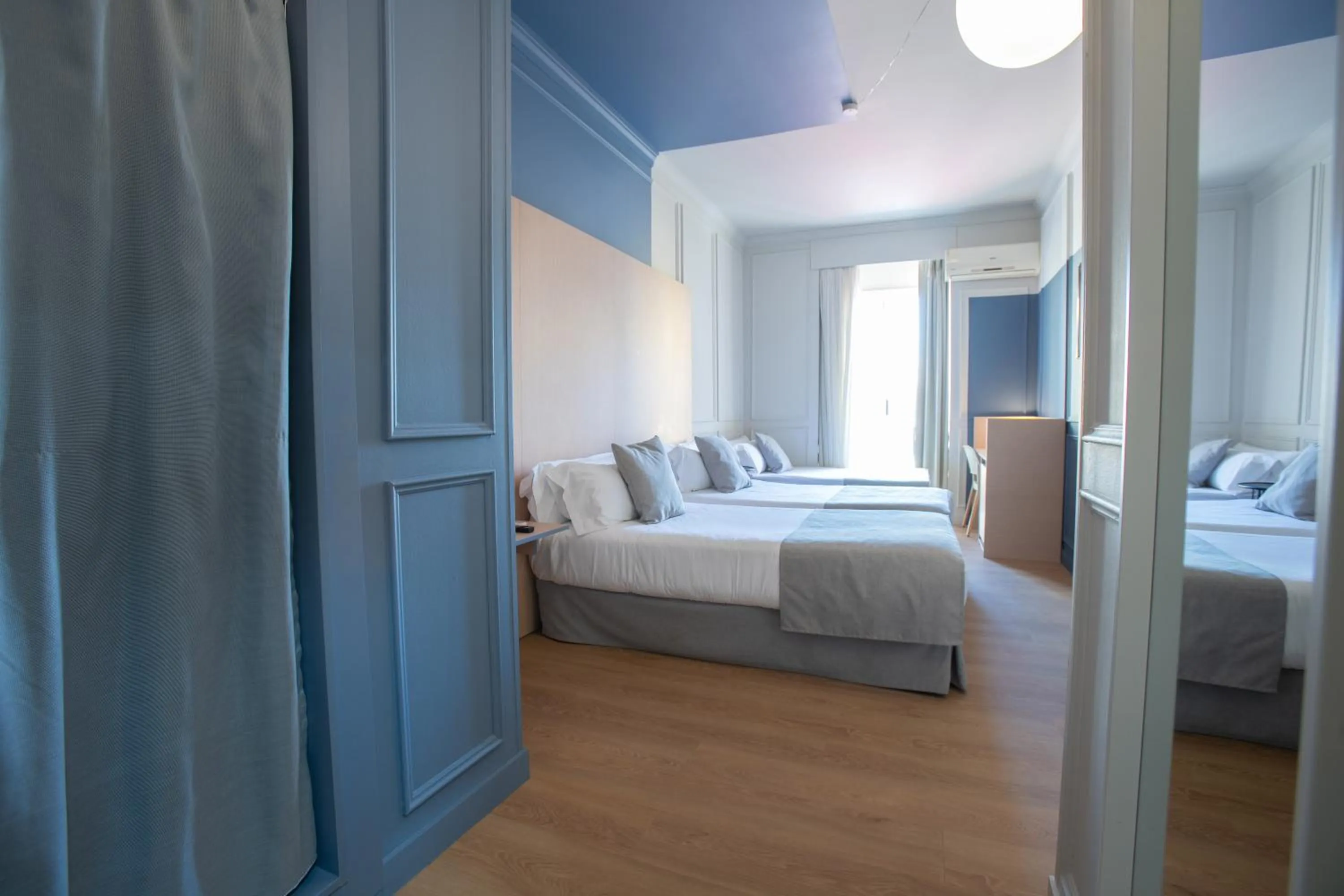 Bedroom, Bed in Olympia Consul del Mar