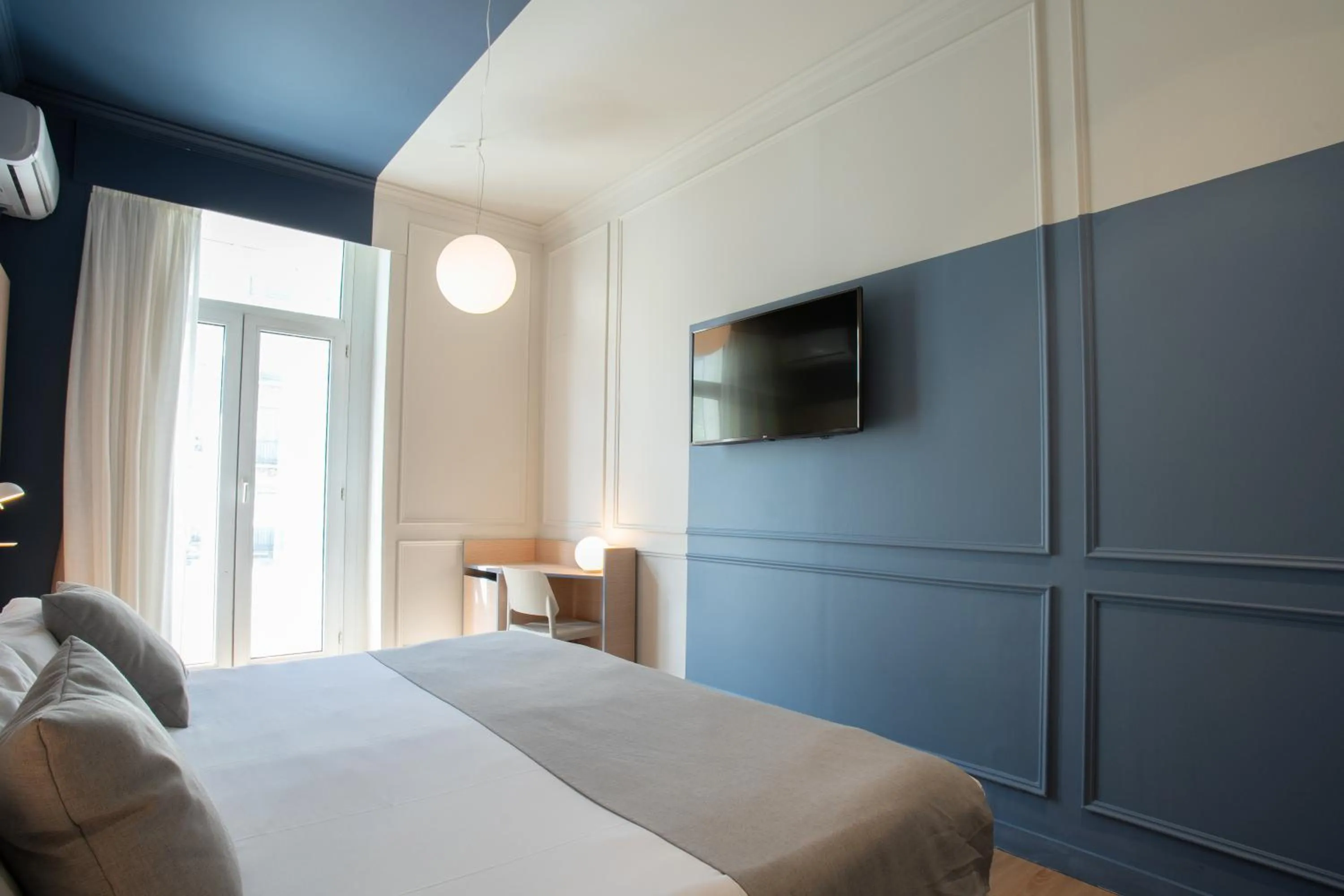 Photo of the whole room, Bed in Olympia Consul del Mar