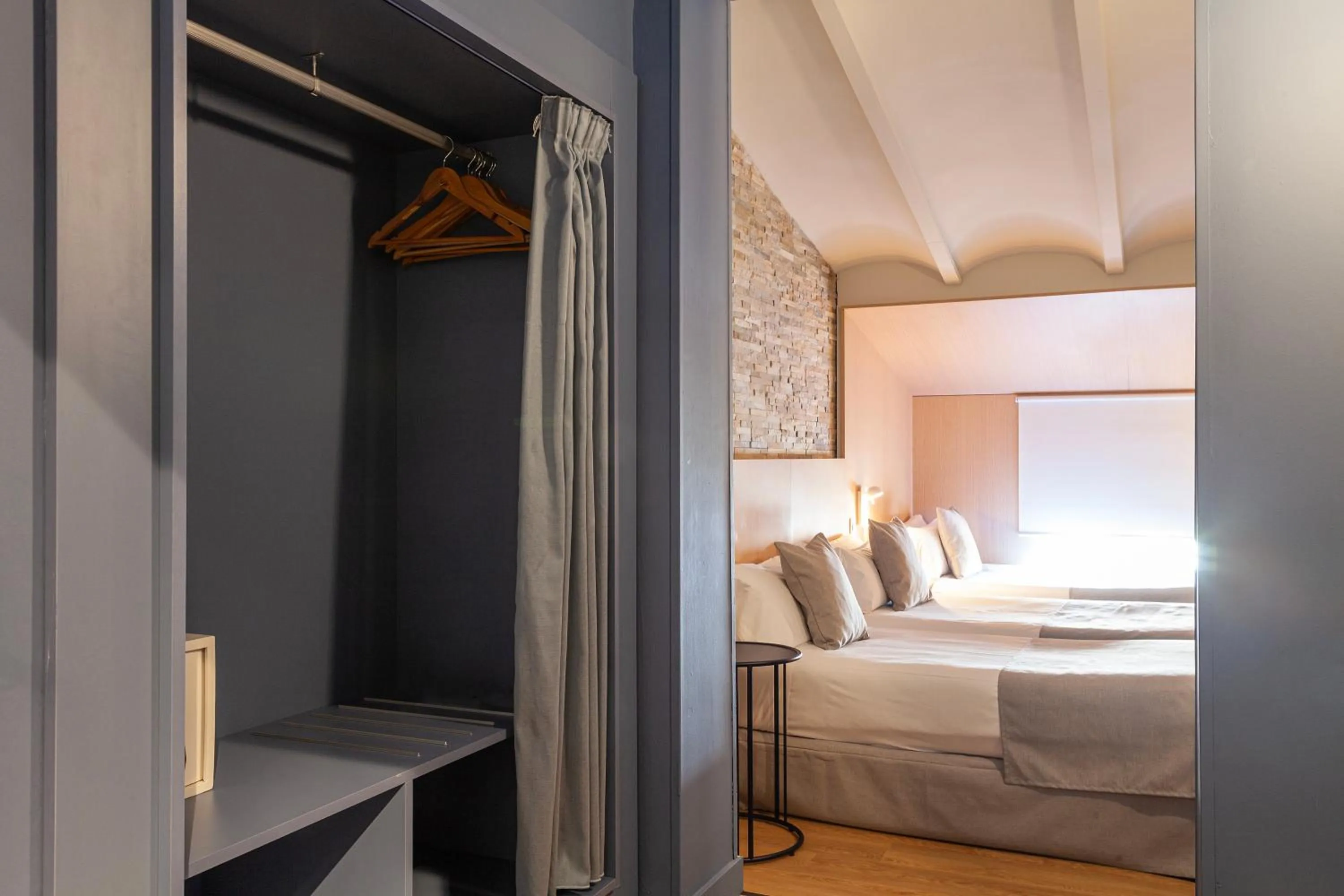 Photo of the whole room, Bed in Olympia Consul del Mar