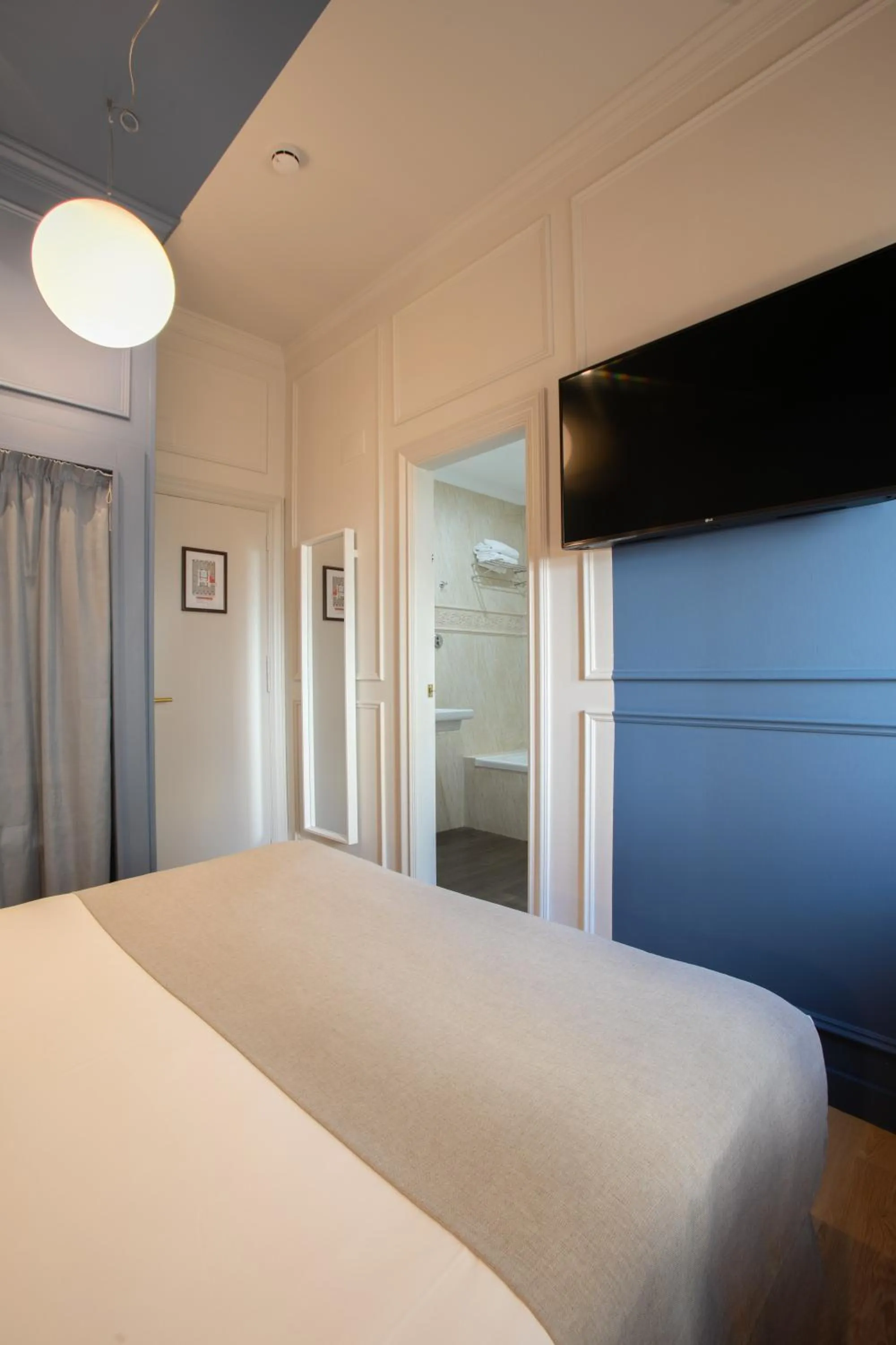 TV and multimedia, Bed in Olympia Consul del Mar