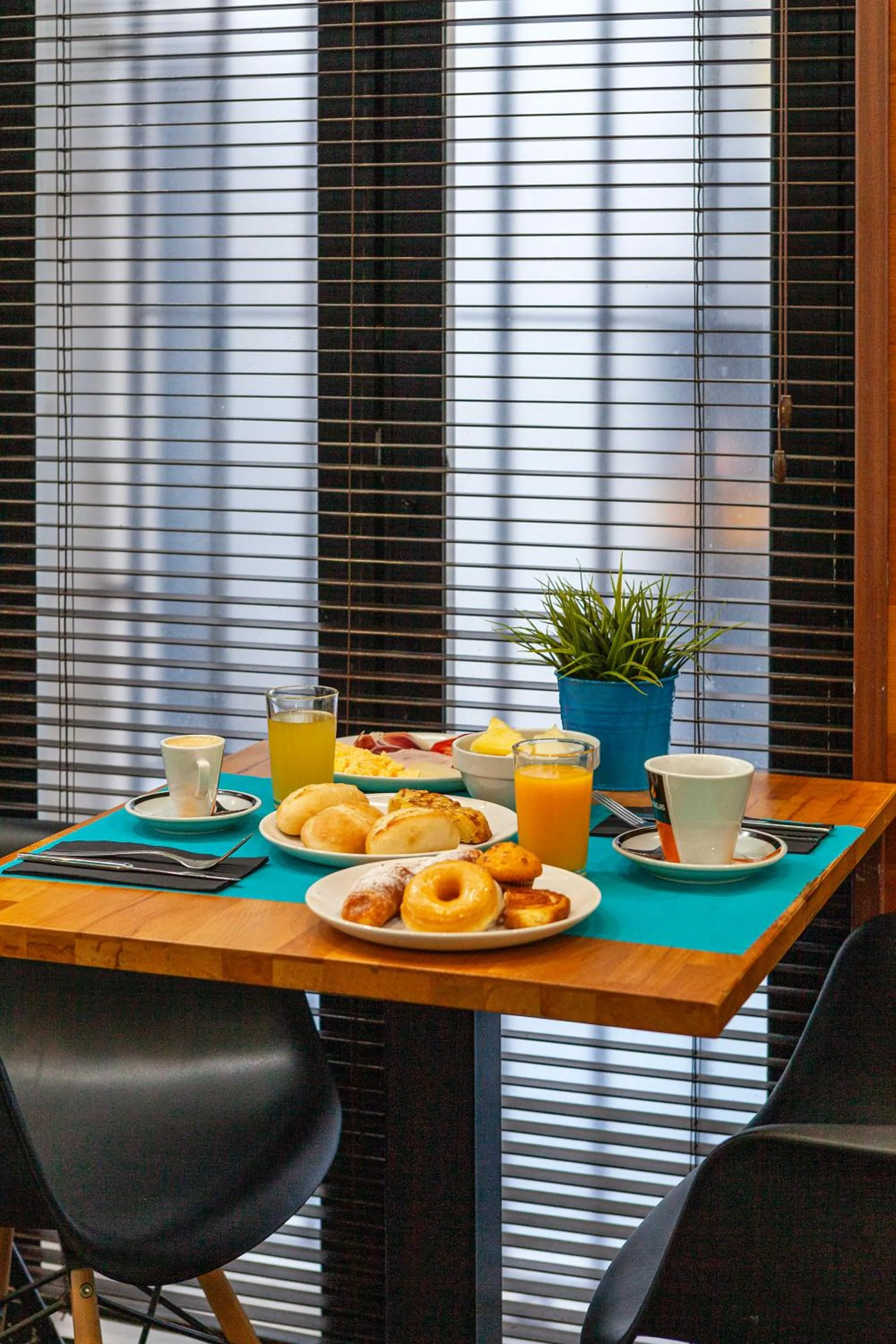 Breakfast in Olympia Consul del Mar