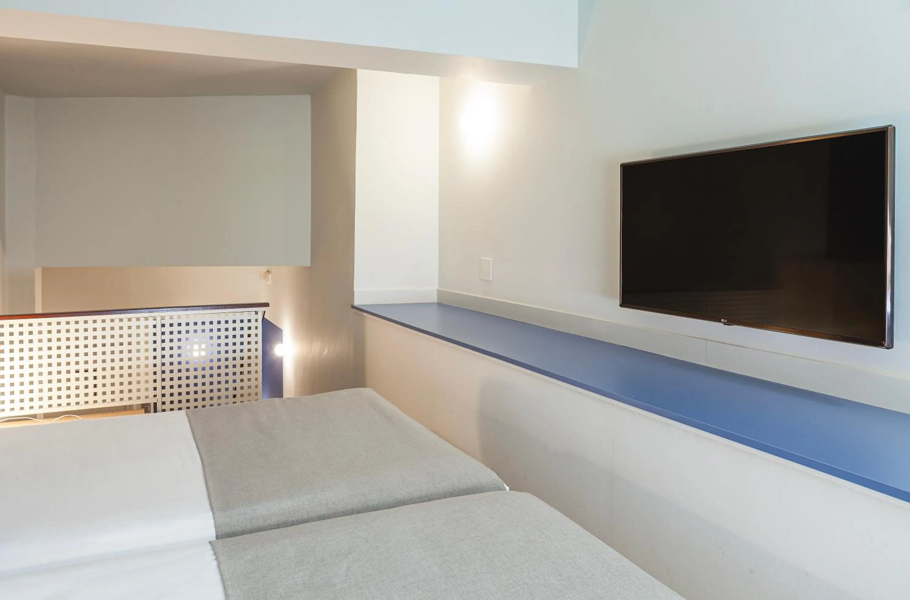 Photo of the whole room, Bed in Olympia Consul del Mar