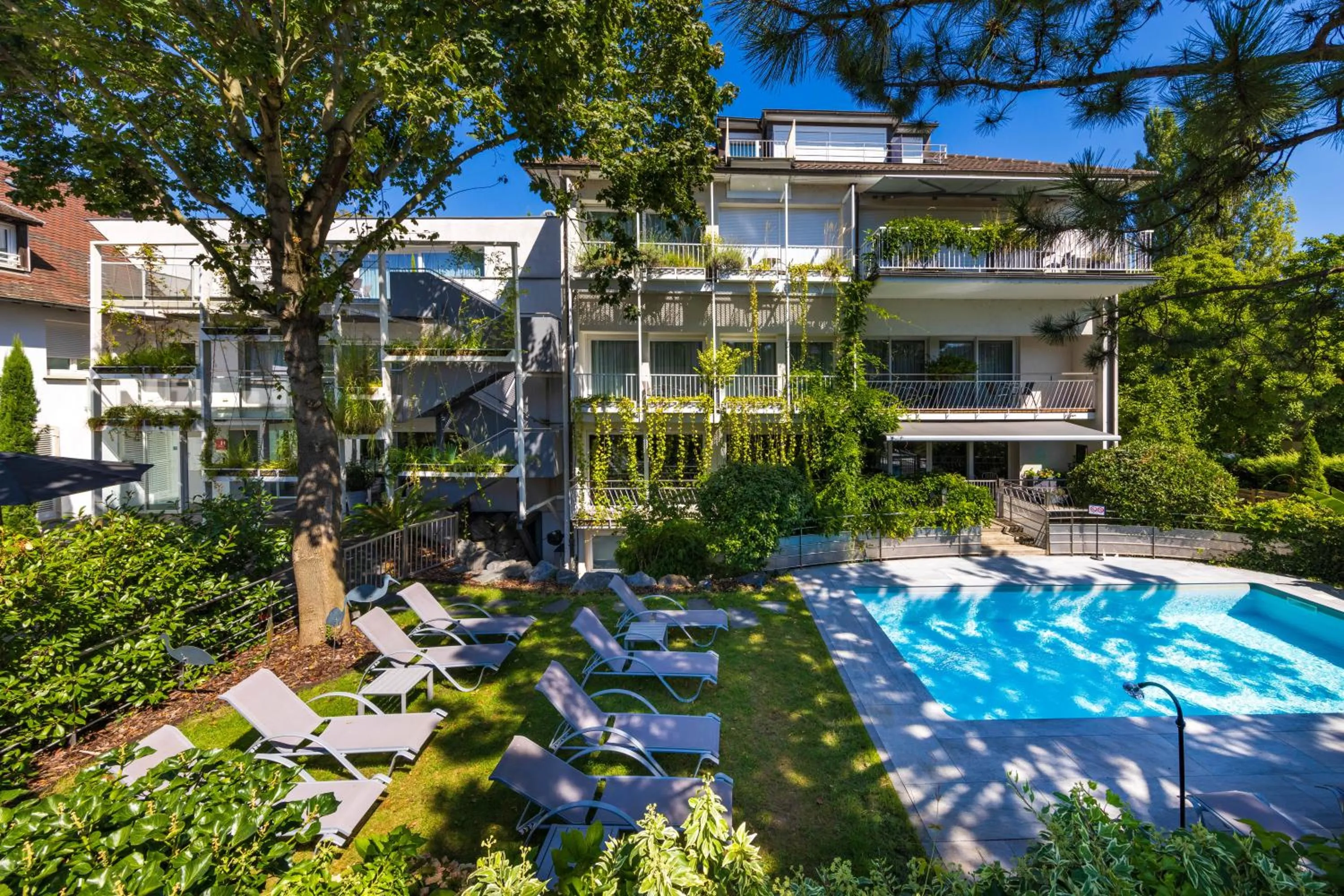 Swimming pool in Hôtel Garrigae Villa La Florangerie - SPA & Piscine
