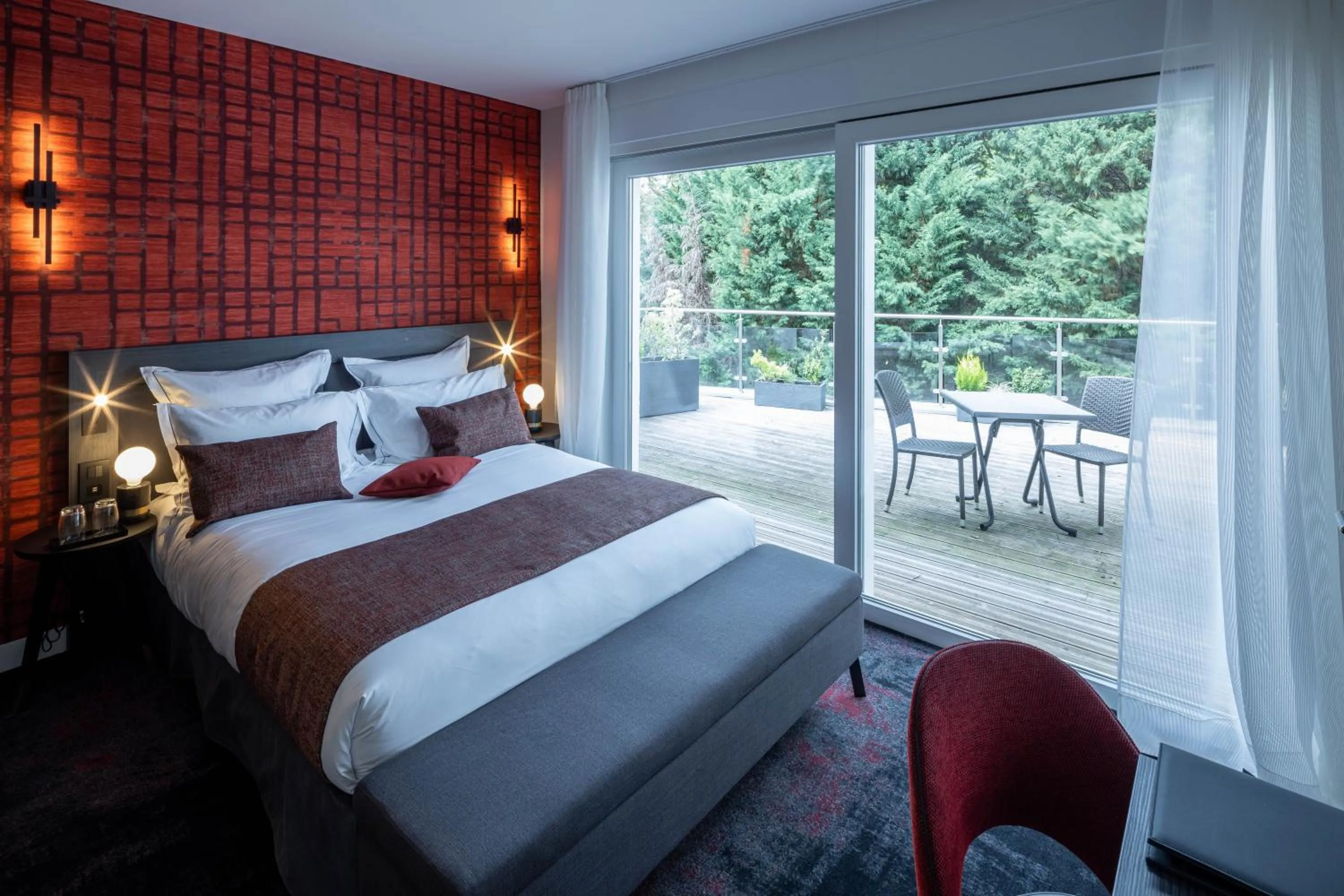 View (from property/room), Bed in Hôtel Garrigae Villa La Florangerie - SPA & Piscine