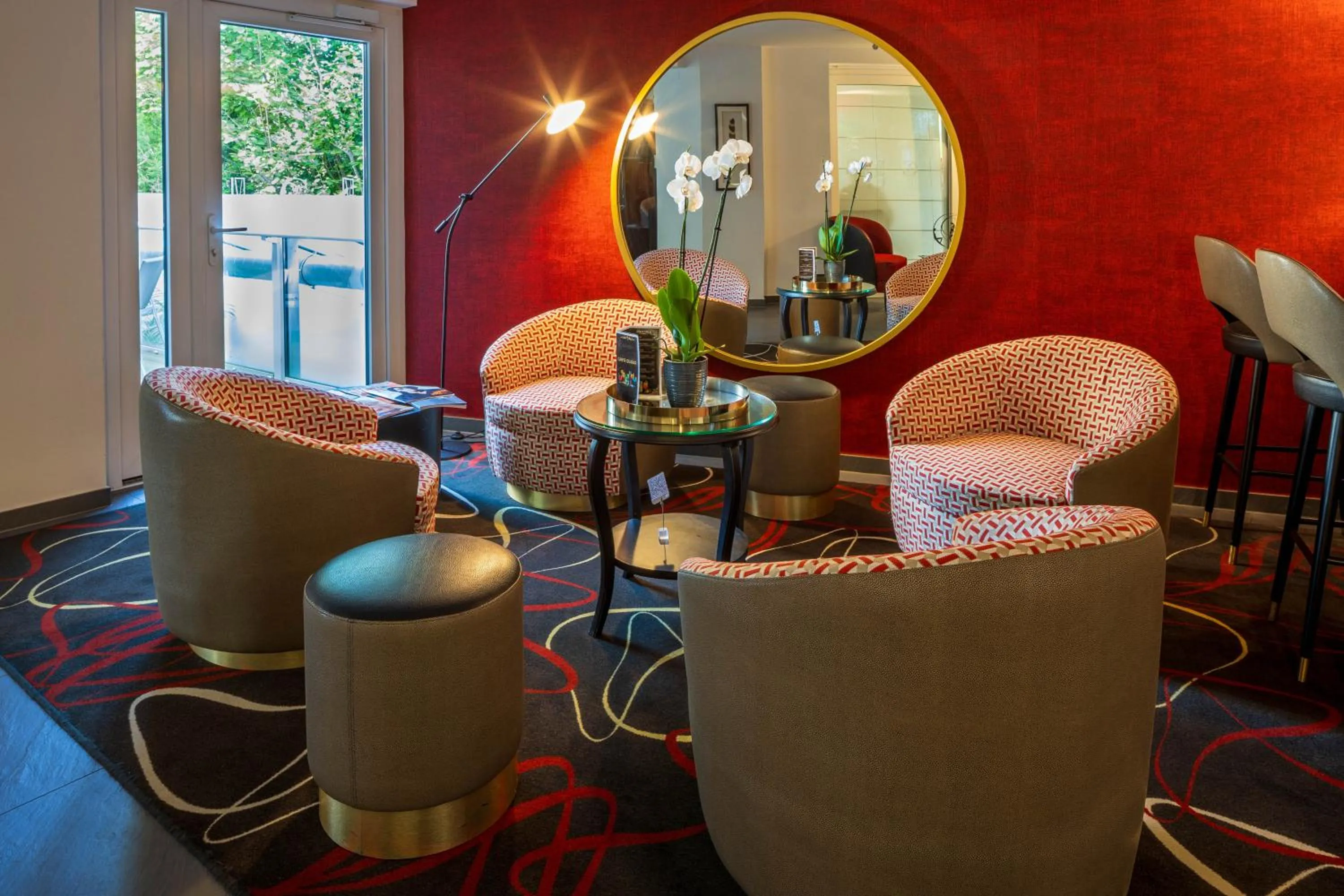 Lounge or bar in Hôtel Garrigae Villa La Florangerie - SPA & Piscine