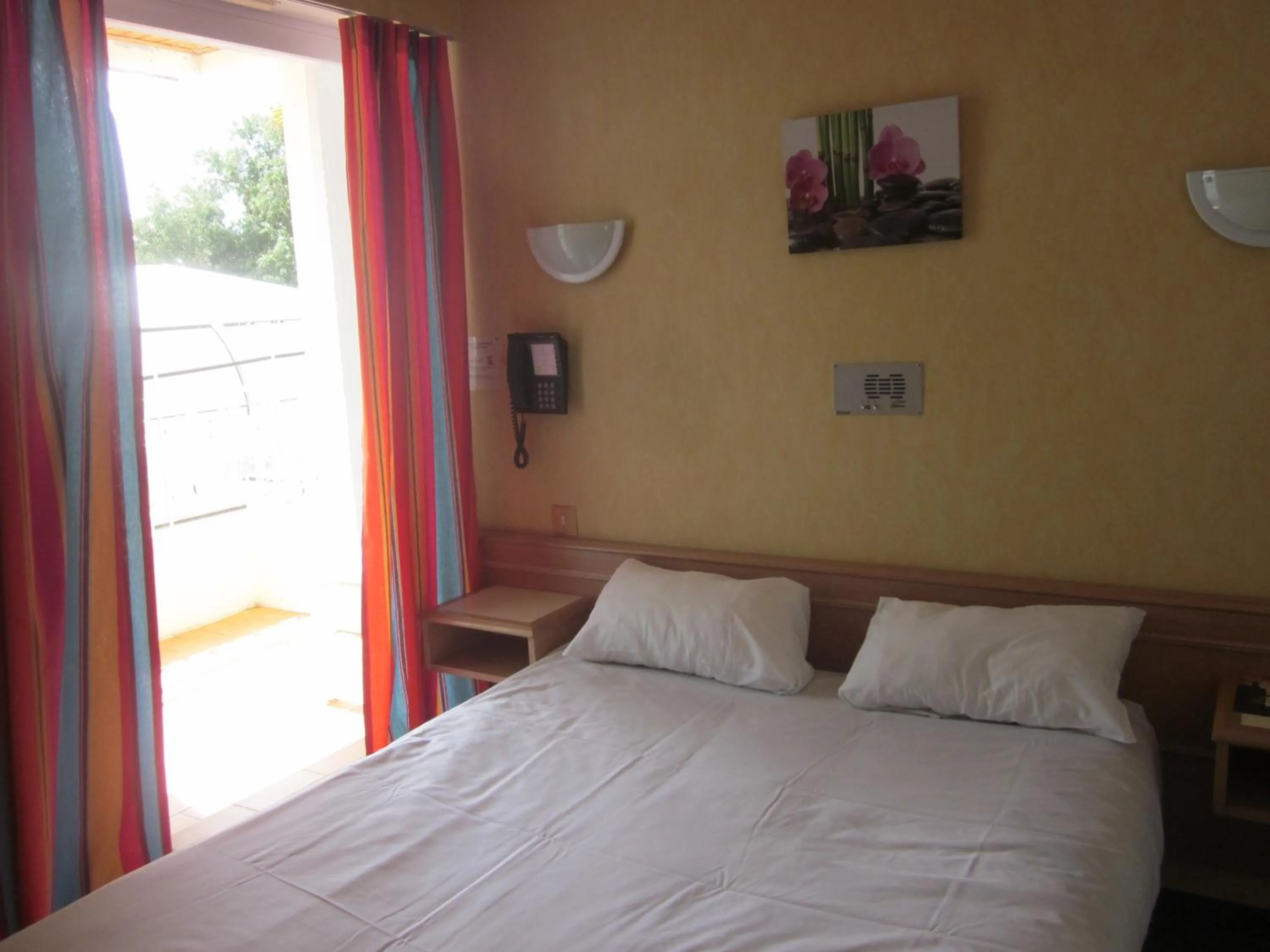 Bed in Hotel La Chaumière