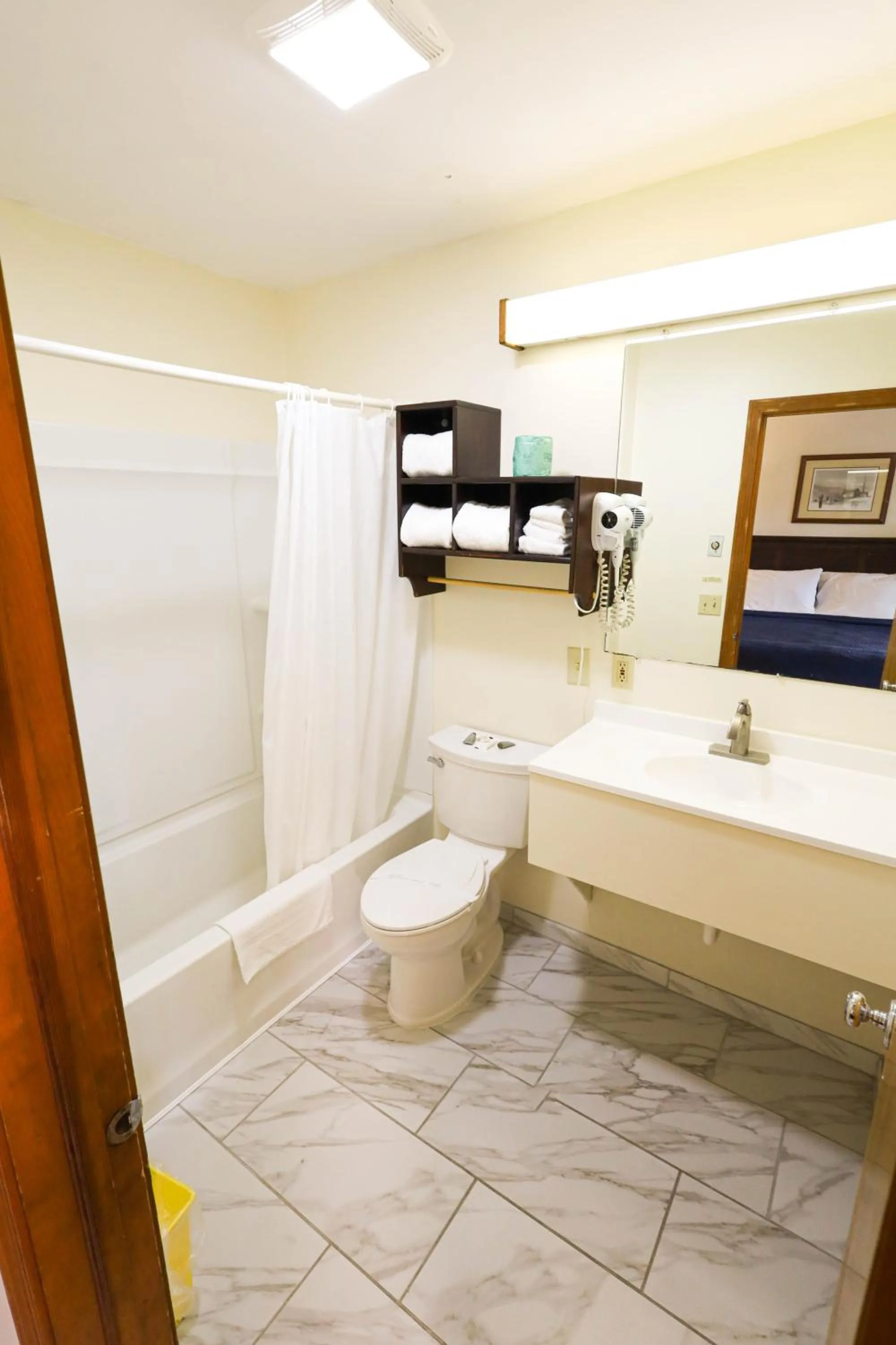 Bathroom in Chatham Travel Lodge