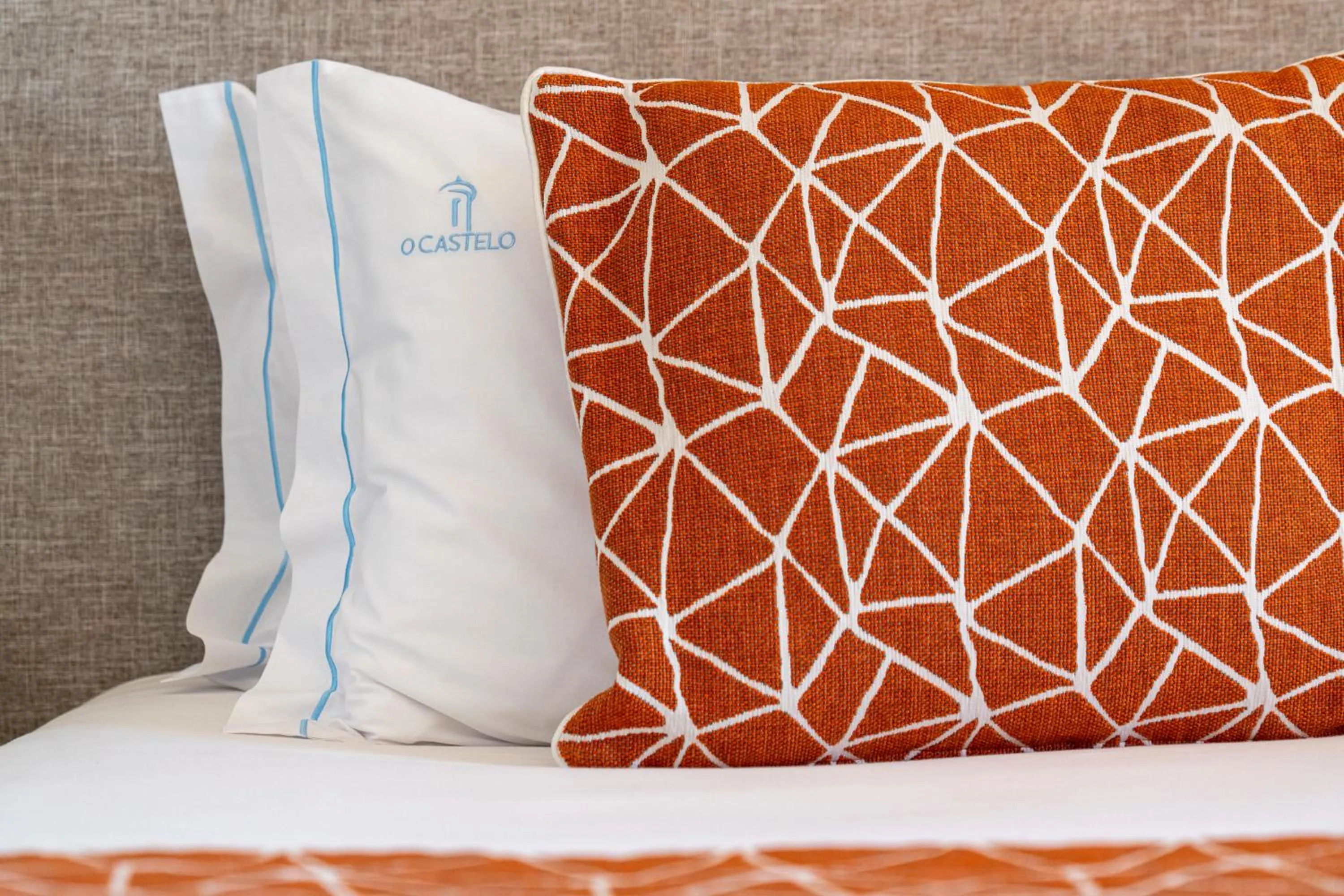 Decorative detail, Bed in Castelo Guest House