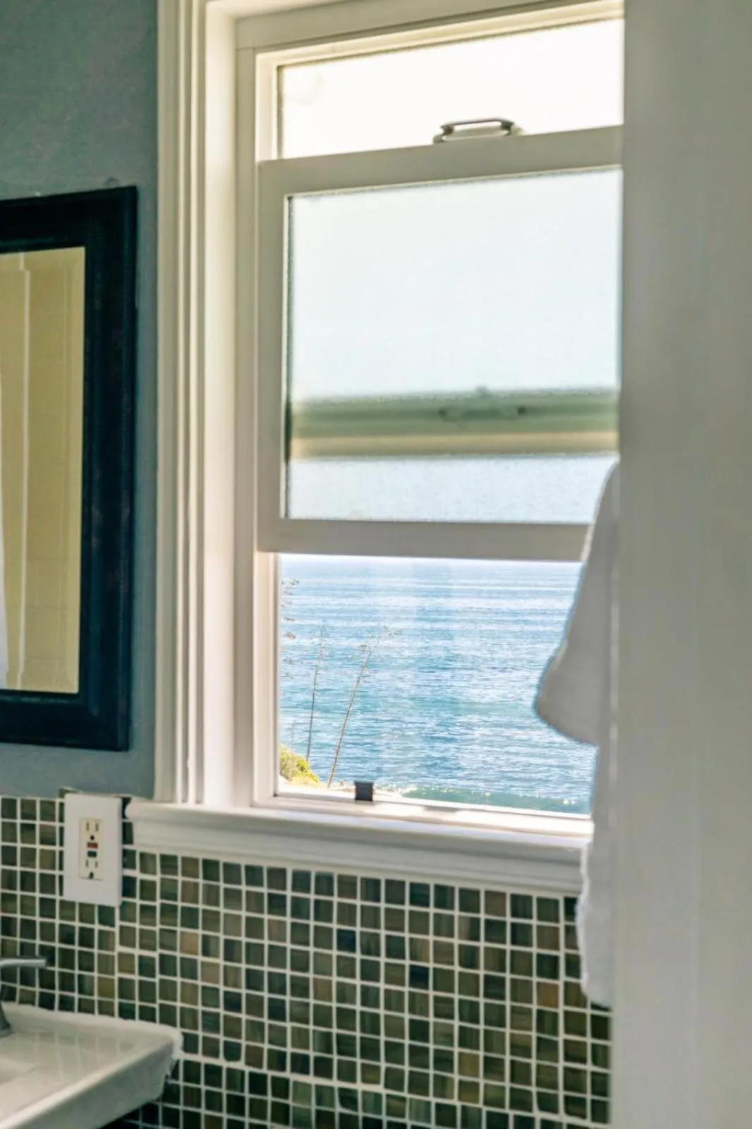 Bathroom in Seaside Laguna Inn & Suites