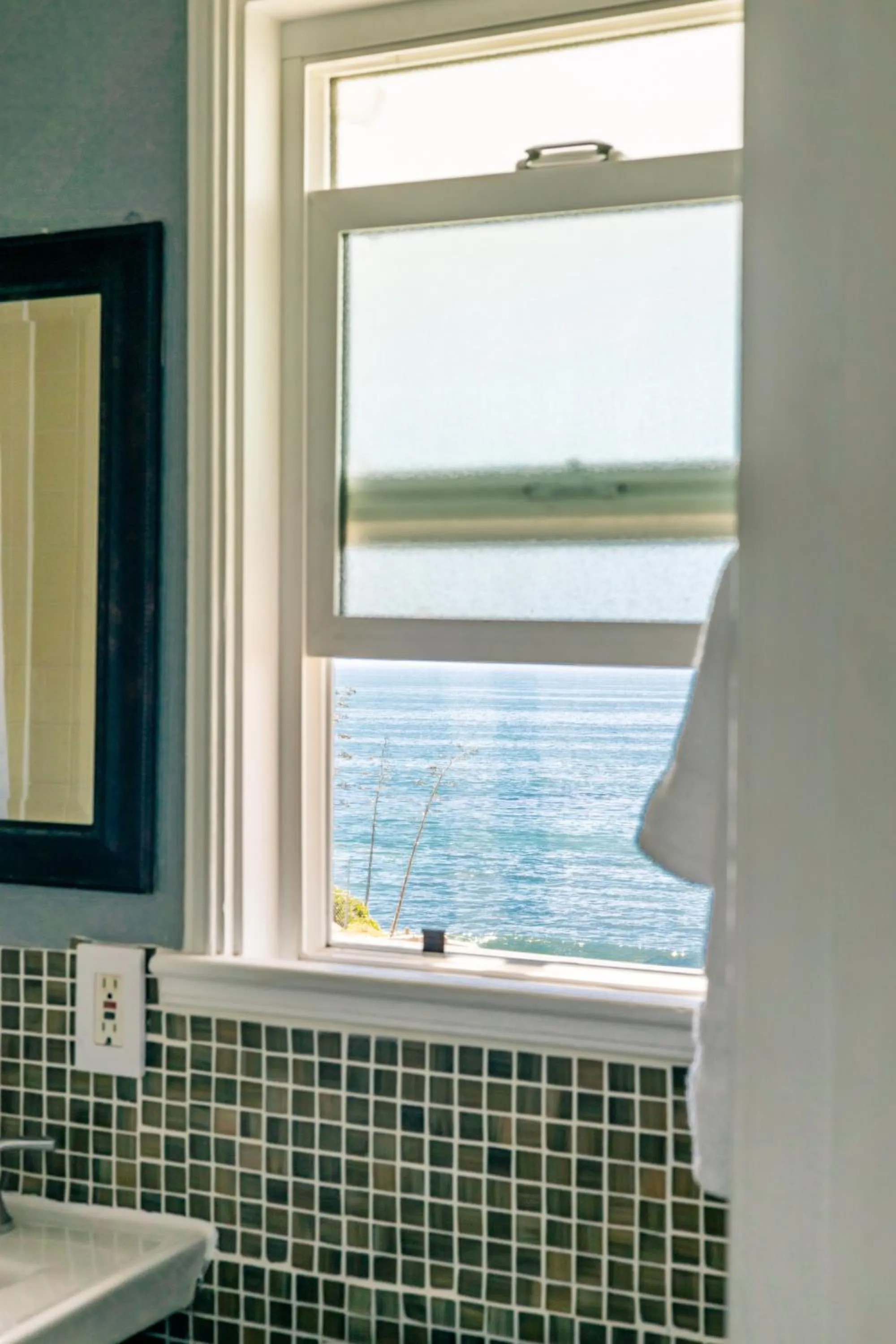 Seaside Laguna Inn & Suites