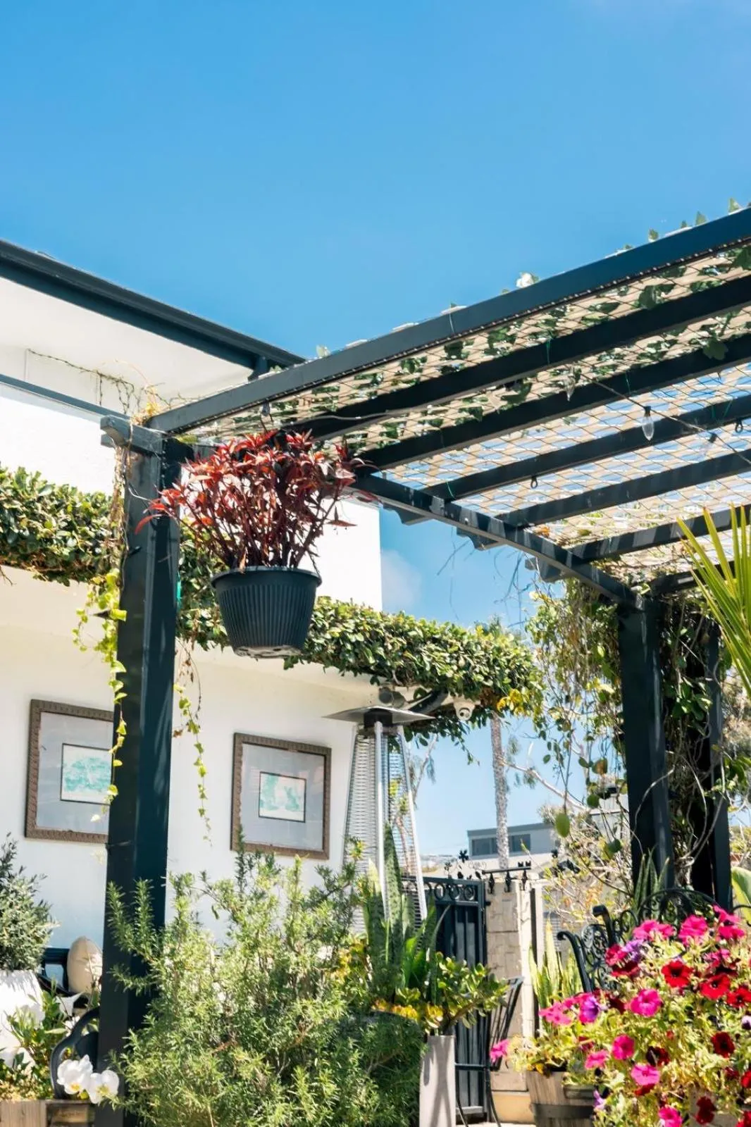 Patio in Seaside Laguna Inn & Suites