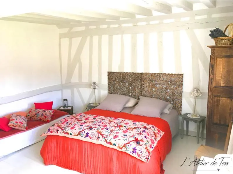 Bed in L'Atelier de Tess