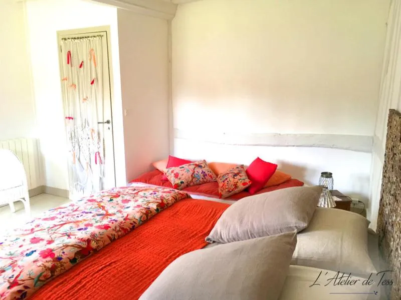 Bed in L'Atelier de Tess