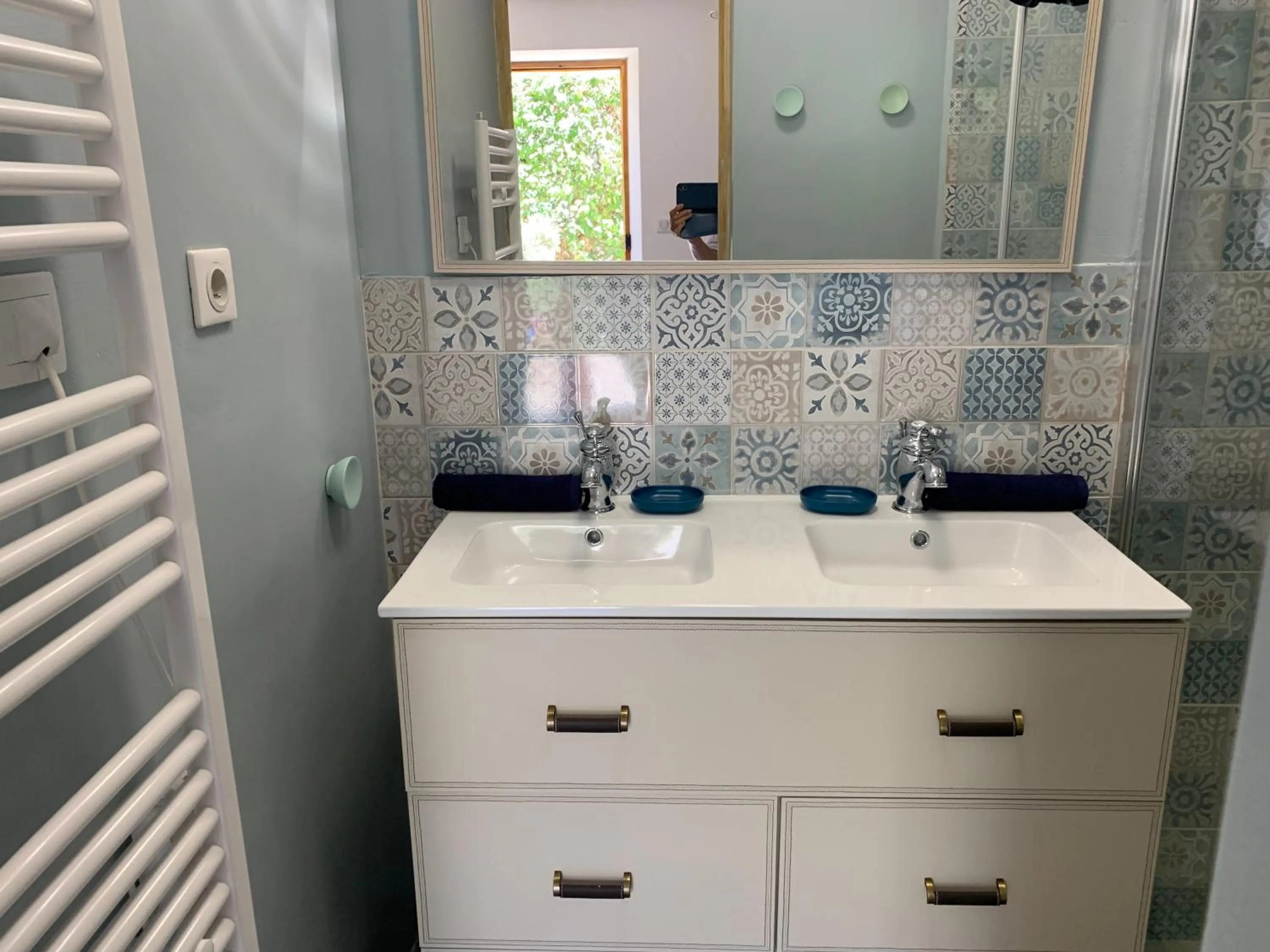 Bathroom in LES LAURIERS