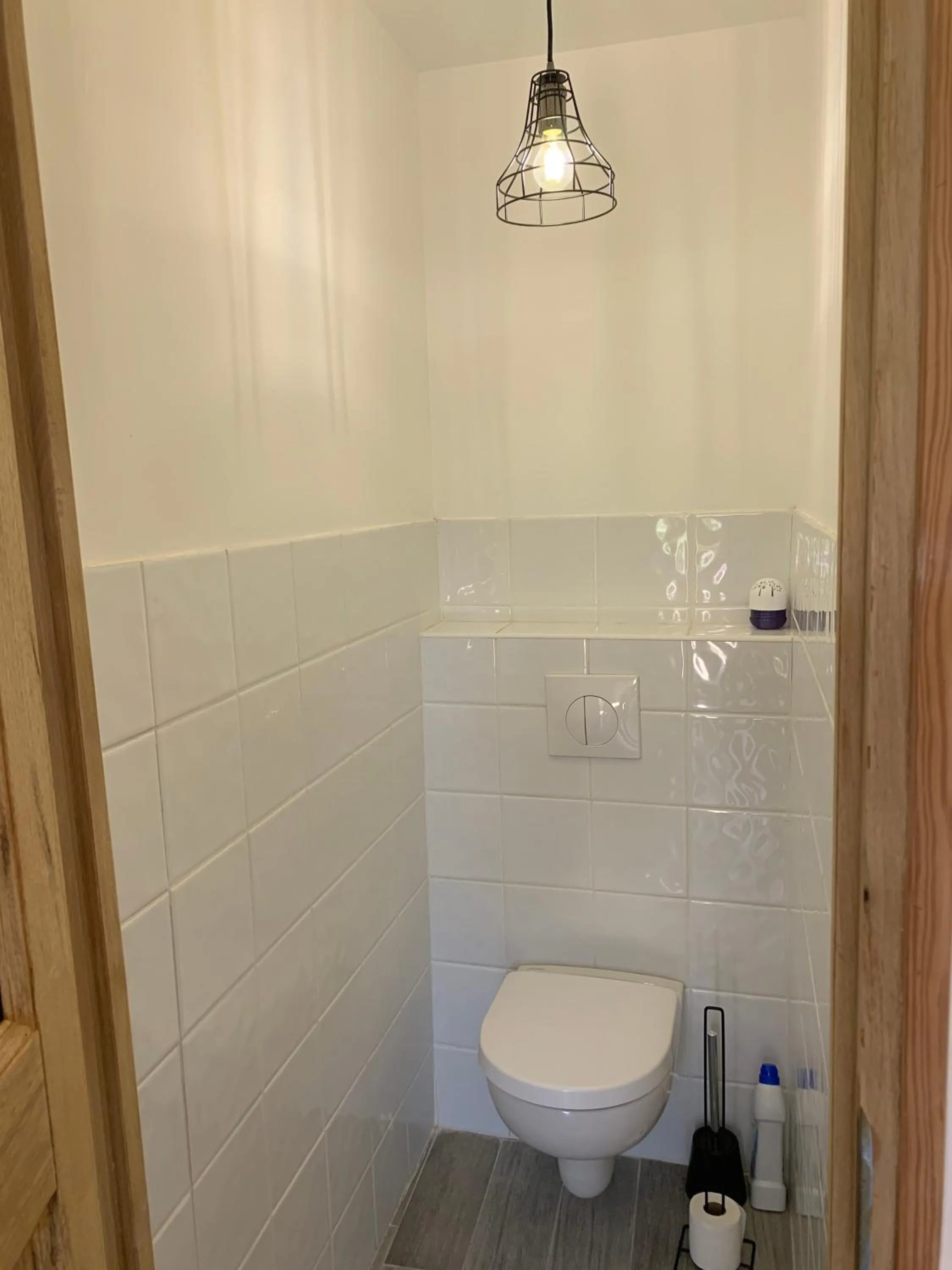 Toilet in LES LAURIERS