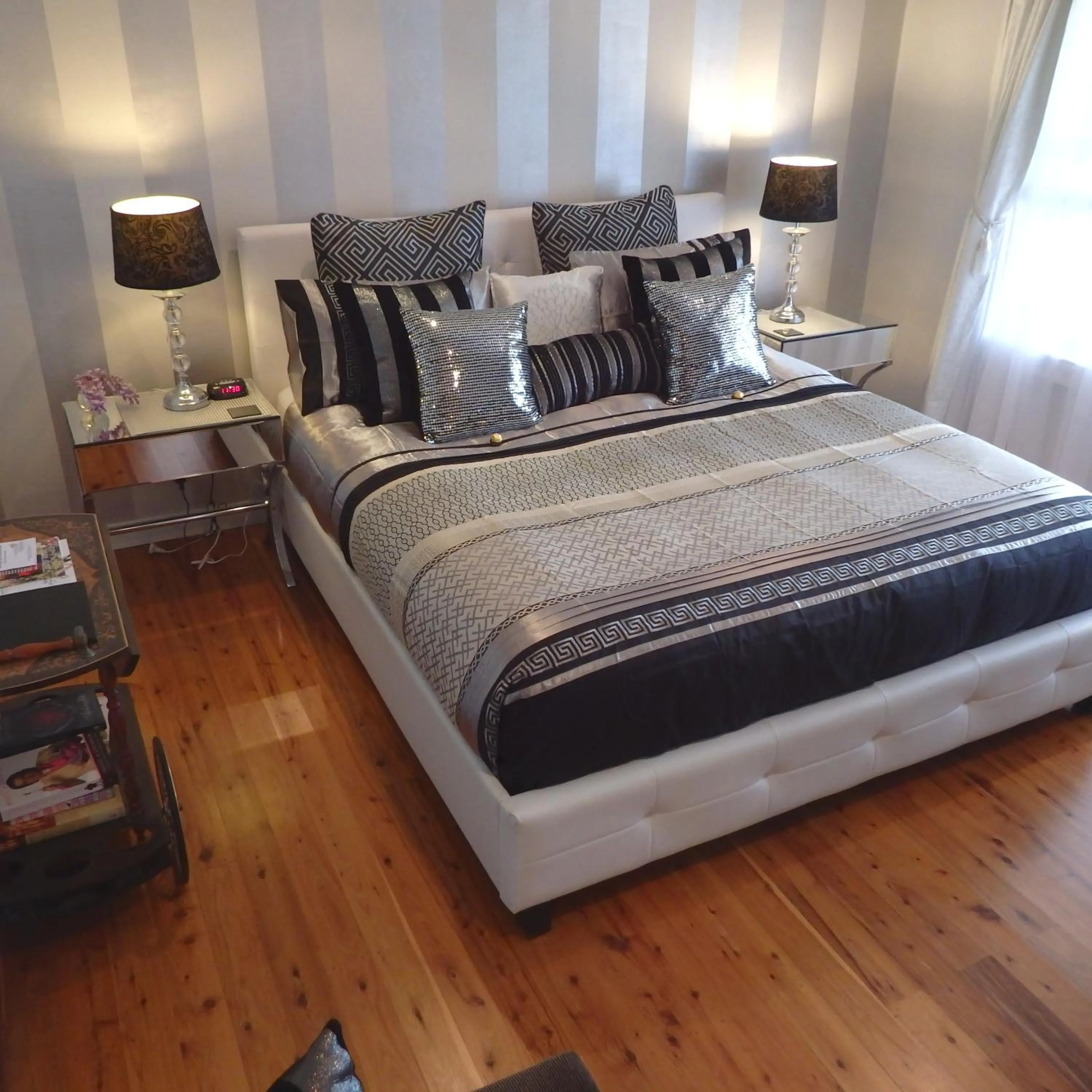 Bed in Bowral Road Art Gallery Bed and Breakfast