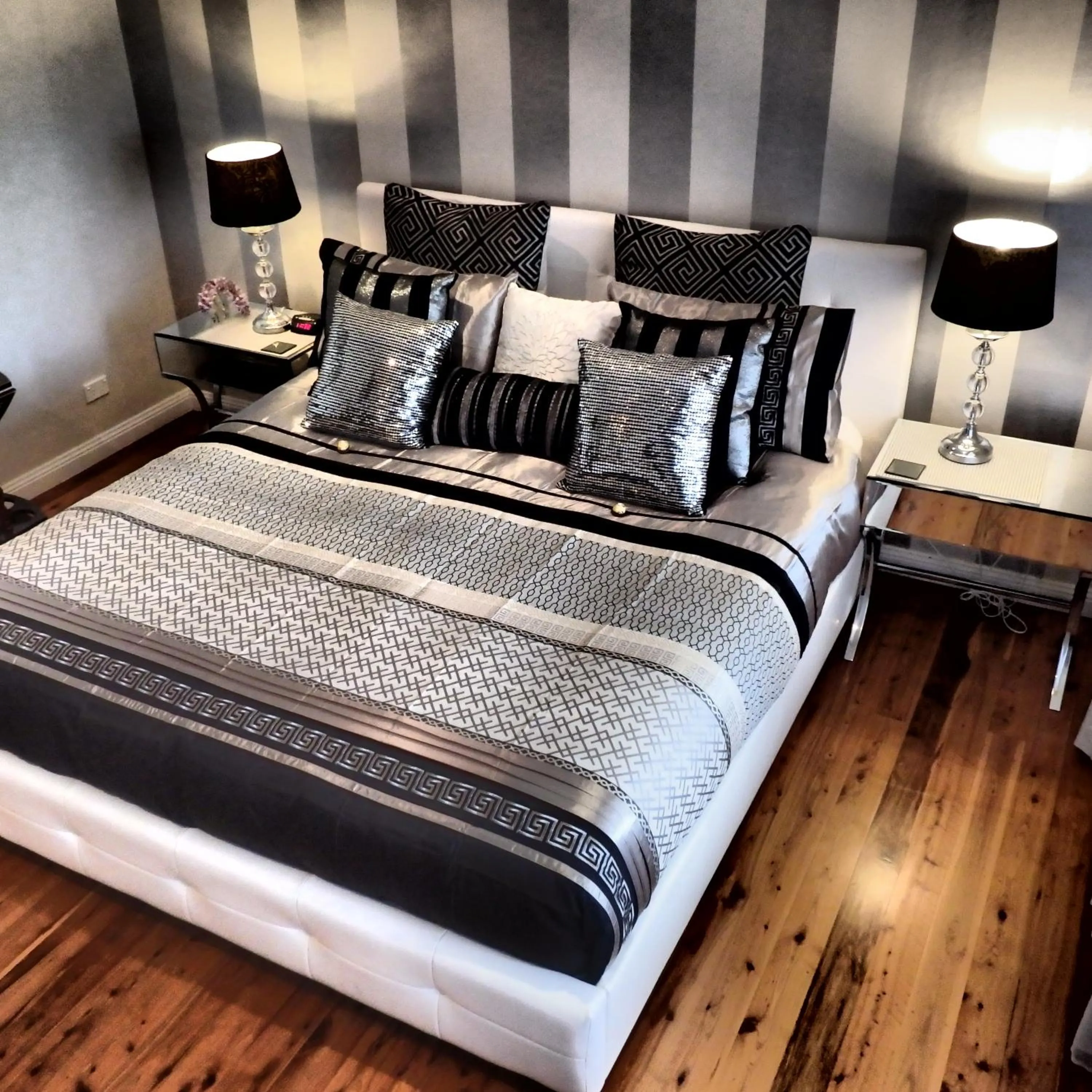 Bed in Bowral Road Art Gallery Bed and Breakfast