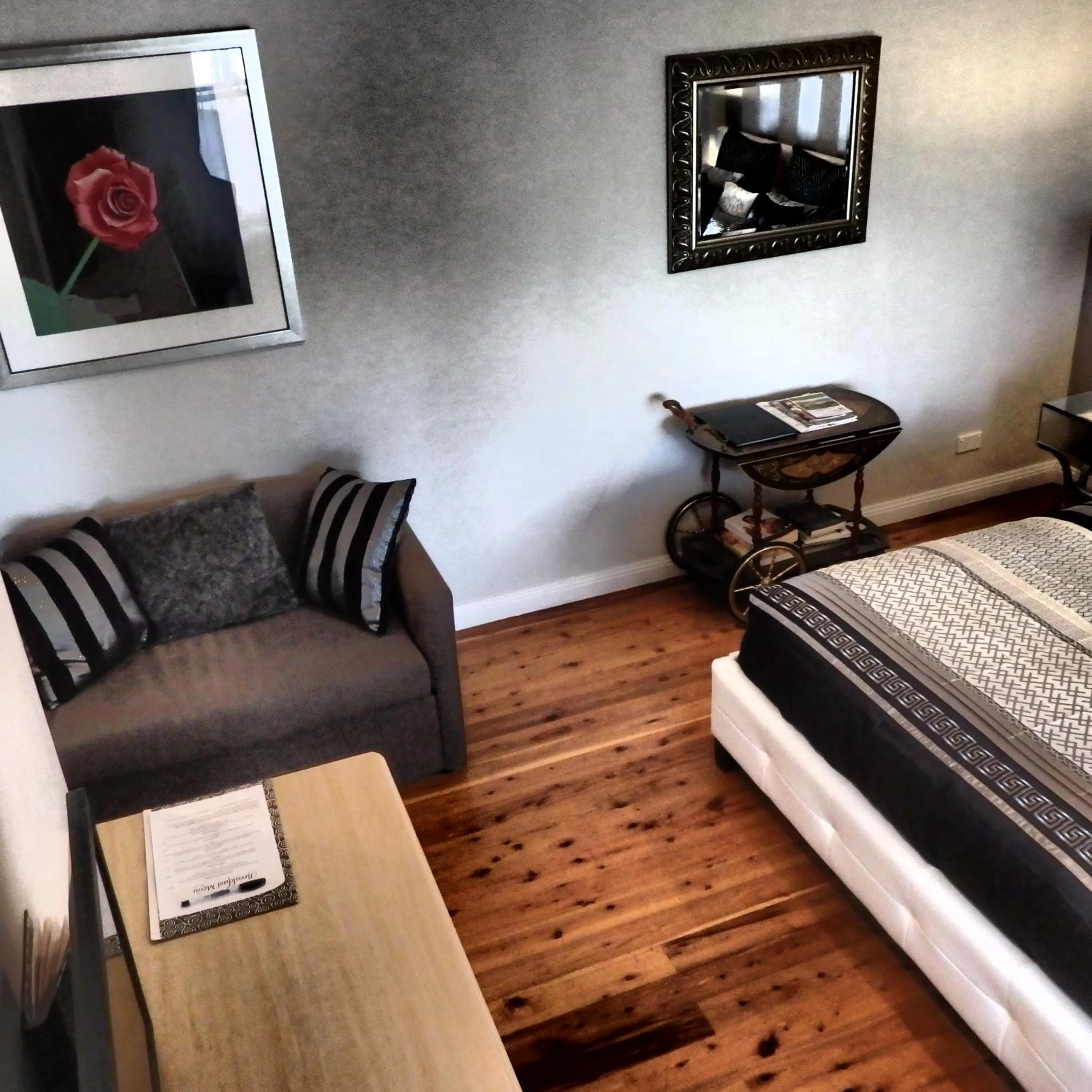 Bed in Bowral Road Art Gallery Bed and Breakfast