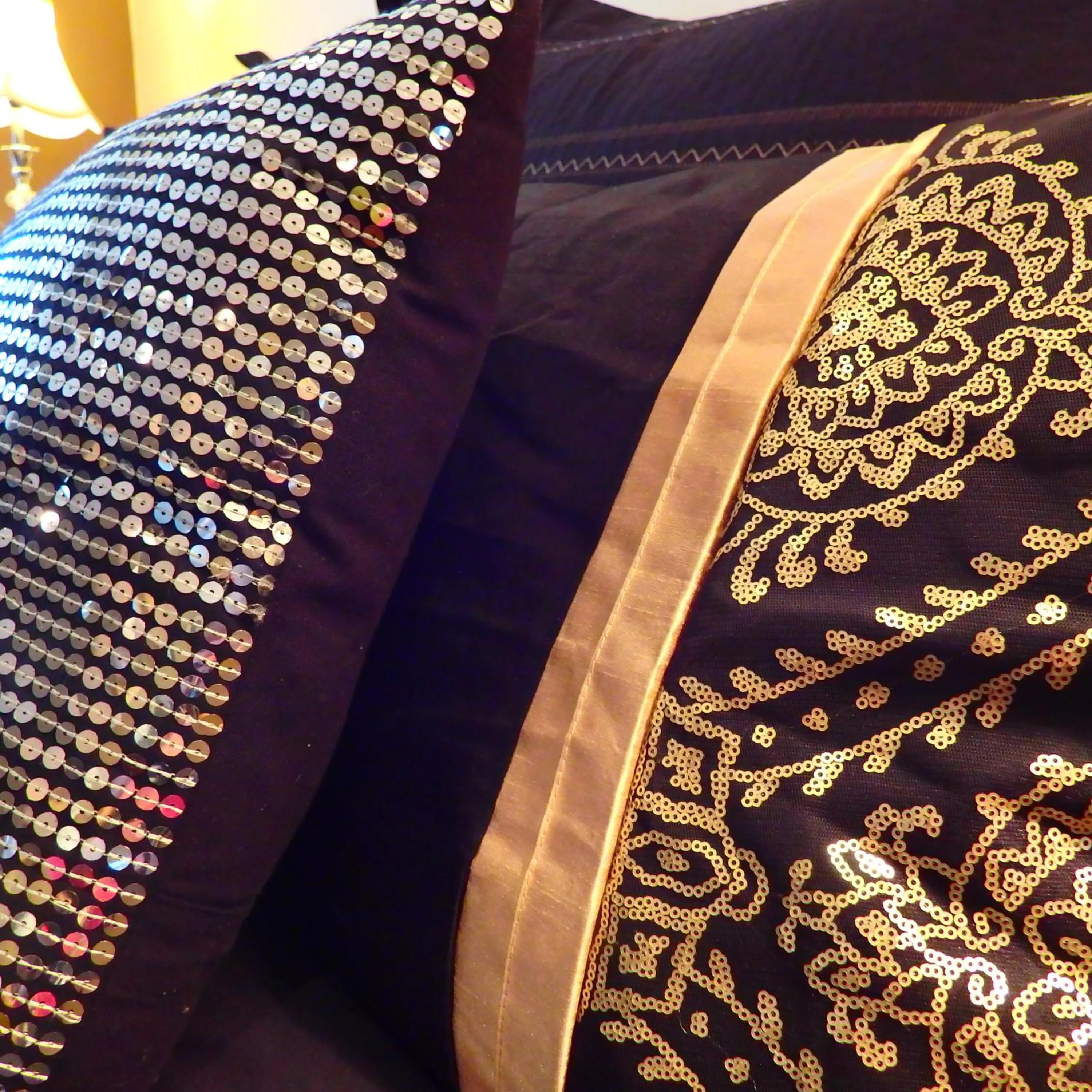 Bed in Bowral Road Art Gallery Bed and Breakfast