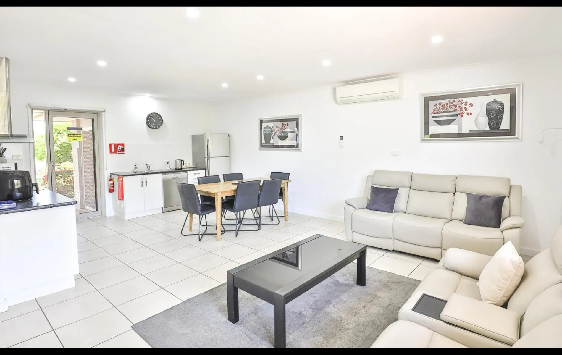 Kitchen or kitchenette in Mildura Holiday Villas