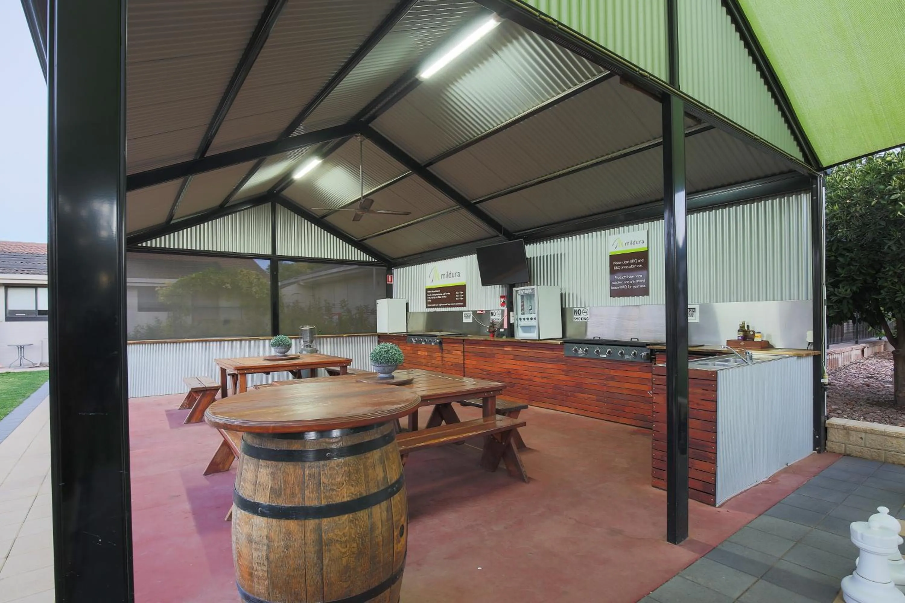 Communal lounge/ TV room in Mildura Holiday Villas