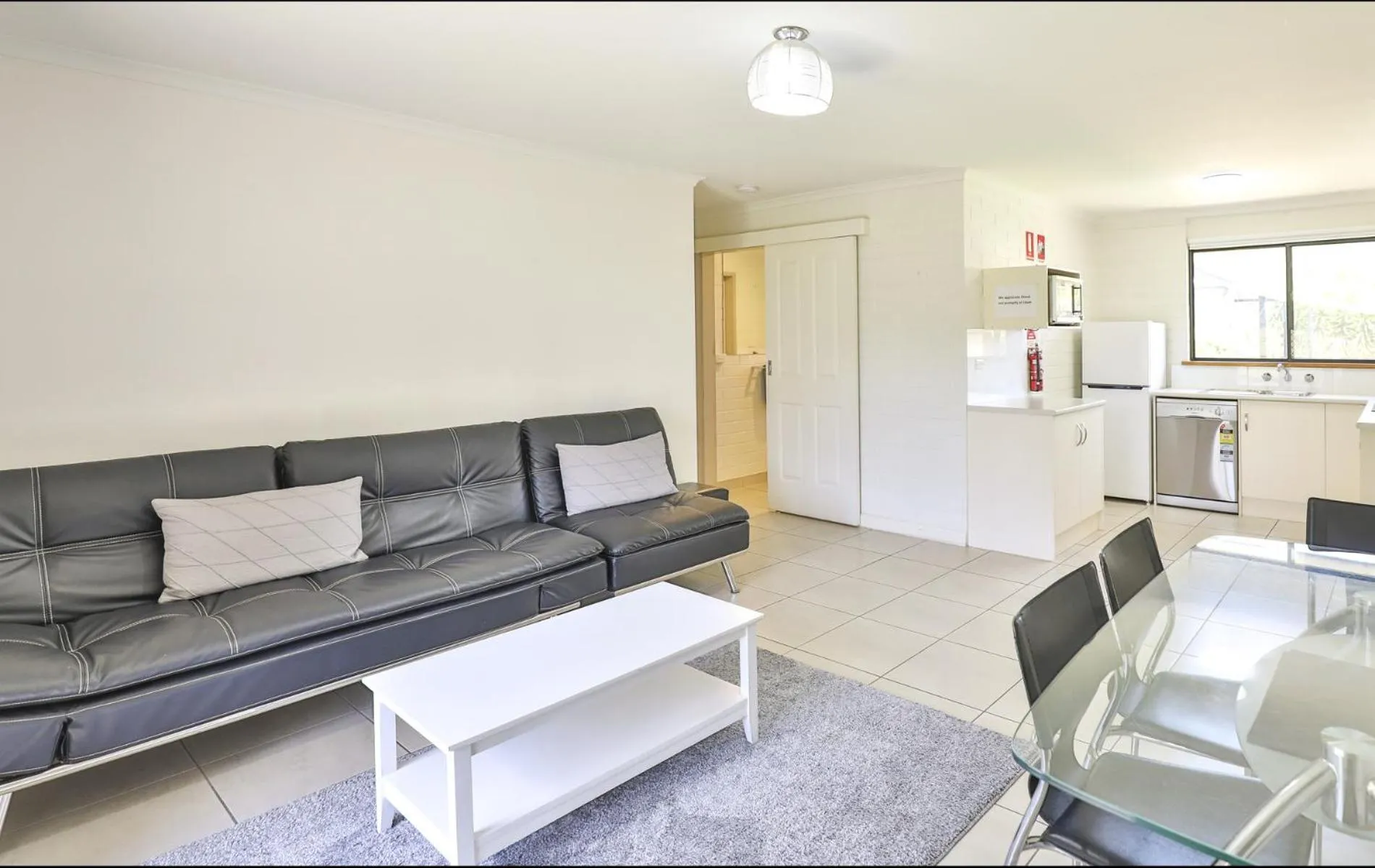 Kitchen or kitchenette in Mildura Holiday Villas