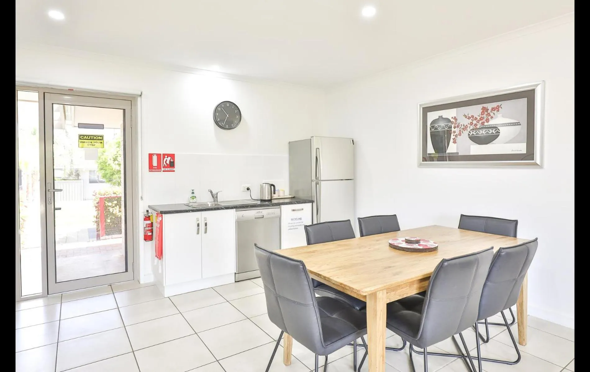 Kitchen or kitchenette in Mildura Holiday Villas