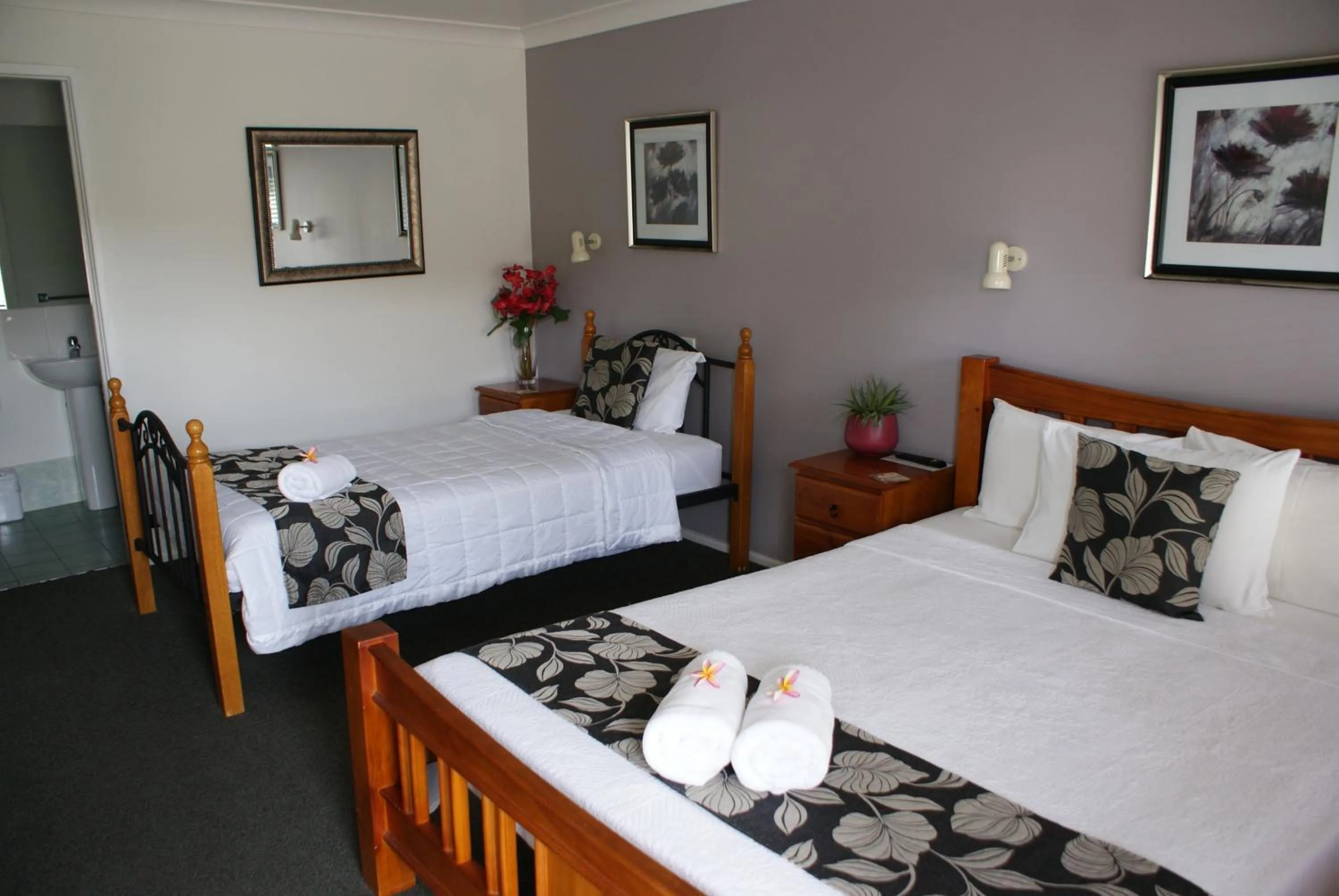 Photo of the whole room, Bed in Karuah Riverside Motel